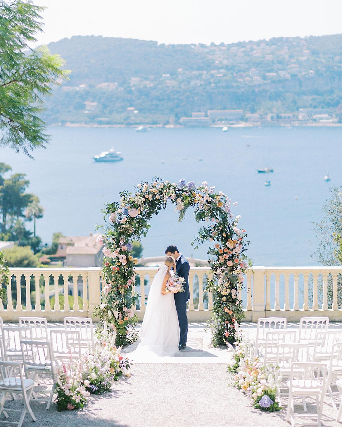 A picture perfect summer wedding in France at the stunning Villa Ephrussi! ✨ Gearing up for a beautiful fall season ahead with our one day shoot in DC as well as our Greece retreat to close out the year! We have been super busy with real weddings the