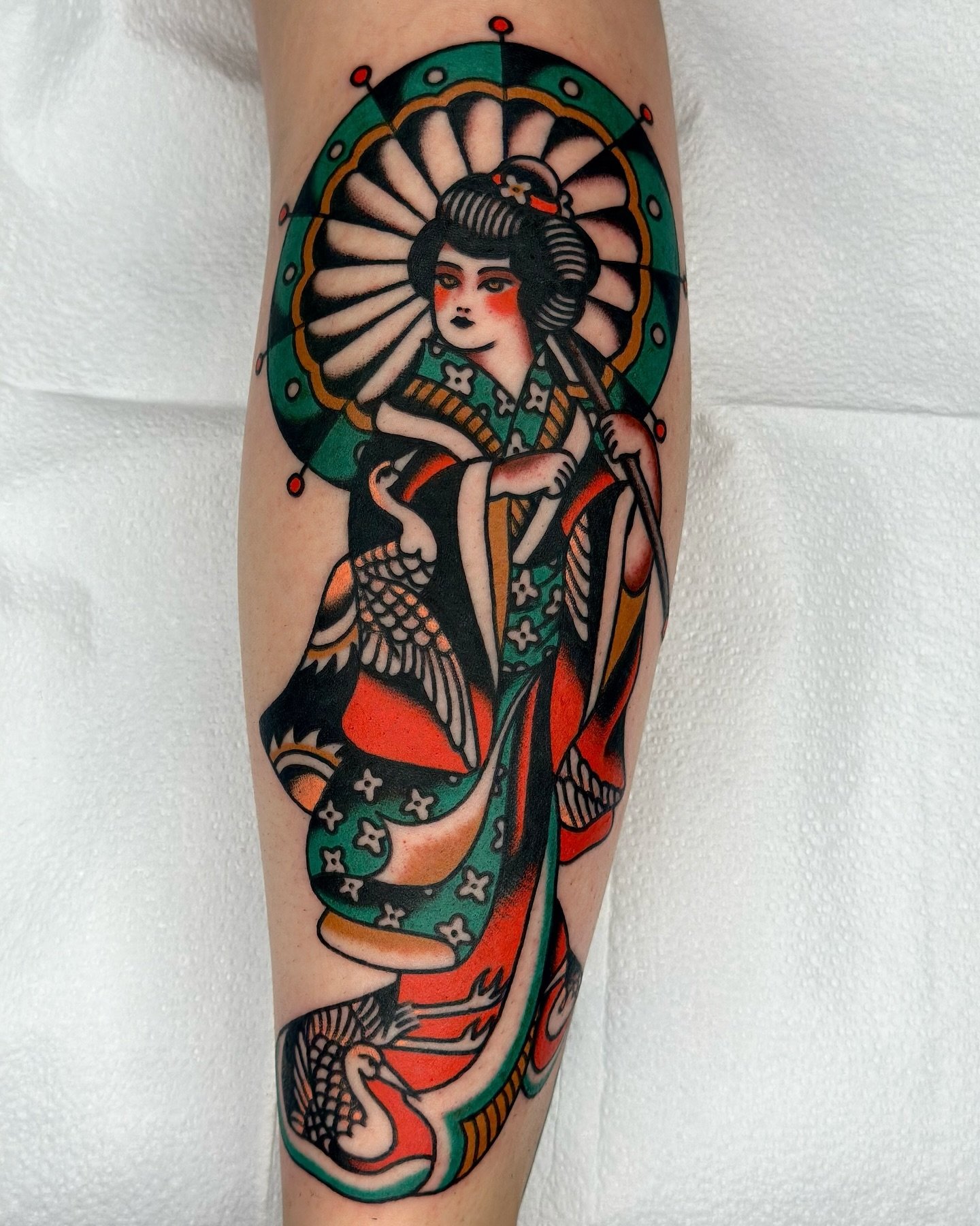 Big one on calf for @sarahkat.tattoo 🖤🖤