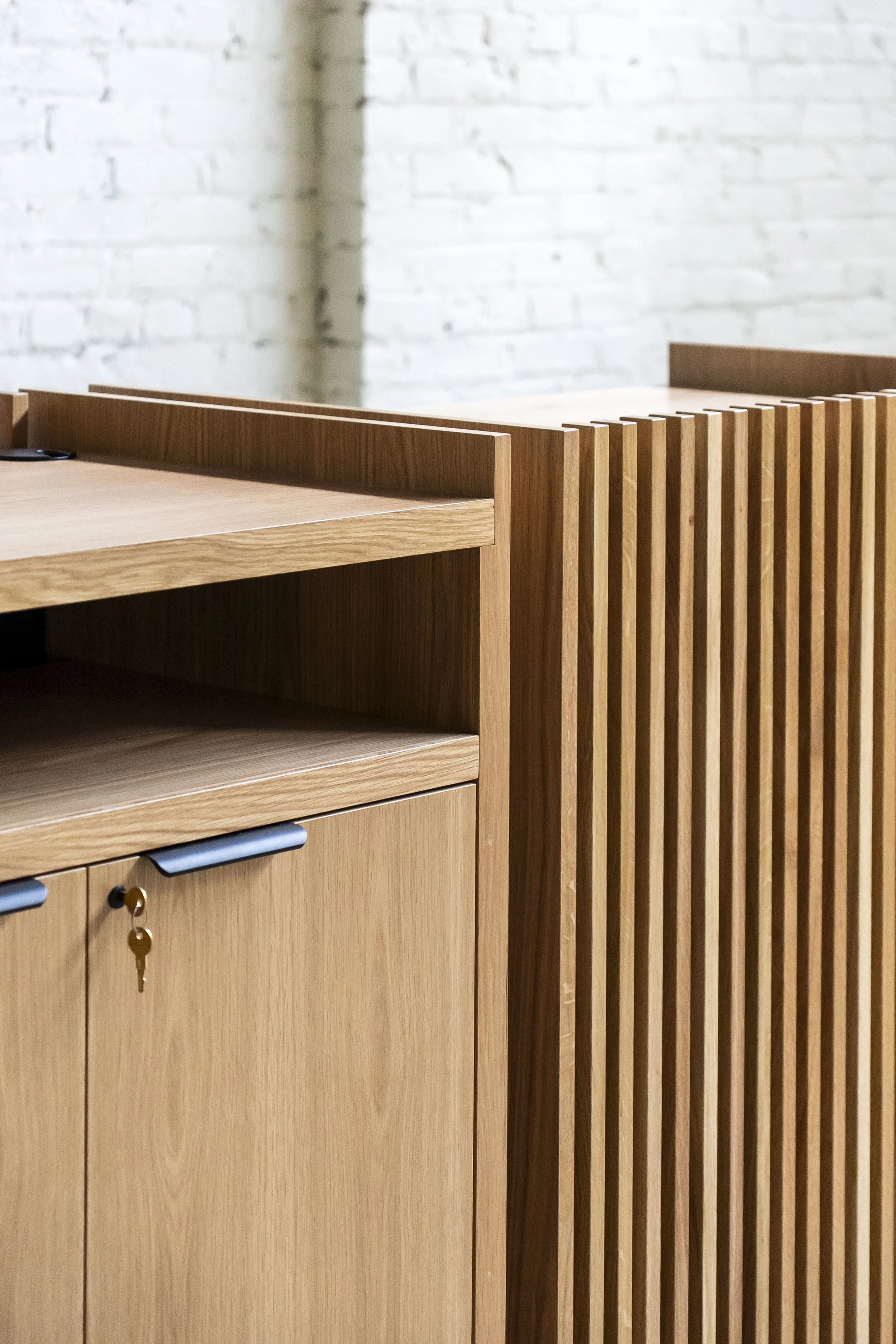 Synecdoche_Hatch Host Stand_Medium_Oak_05.jpg