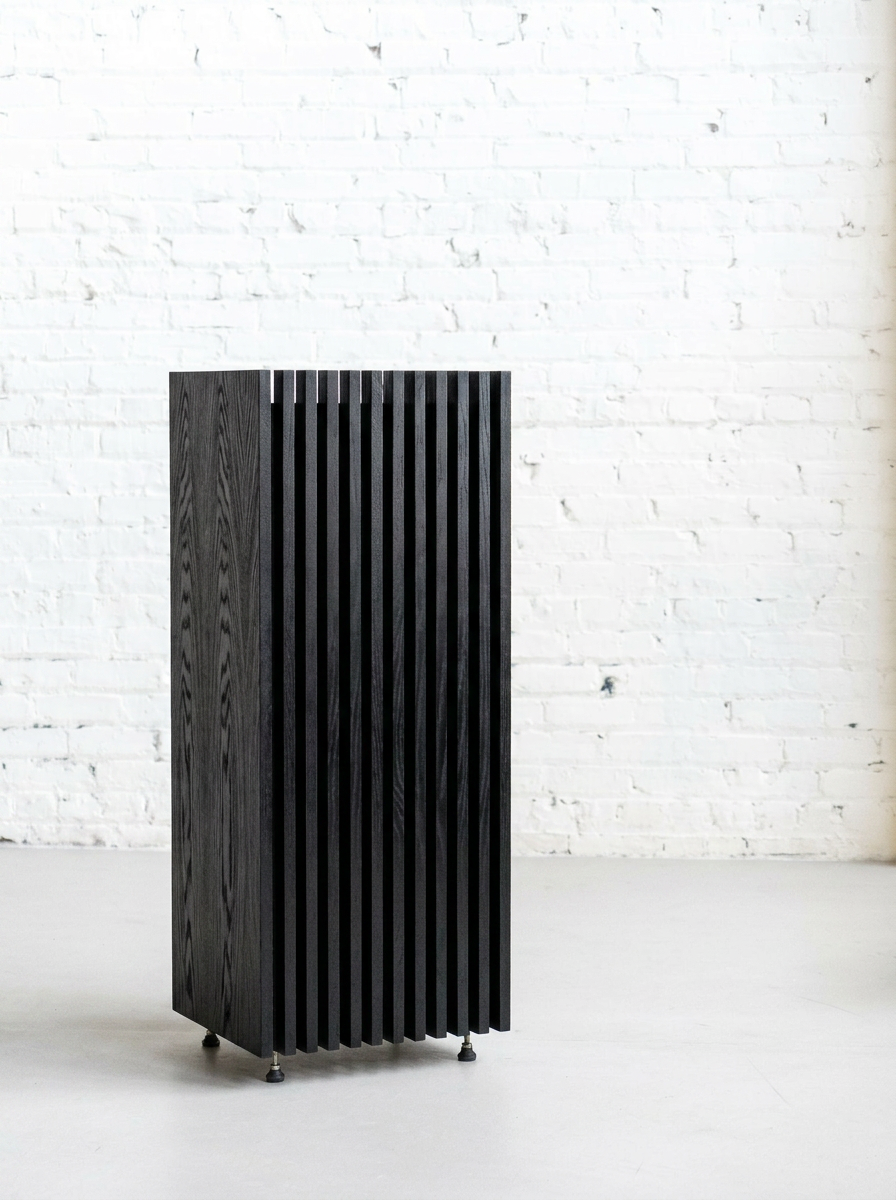 20260420_Hatch Stand_small_Black Oak.png