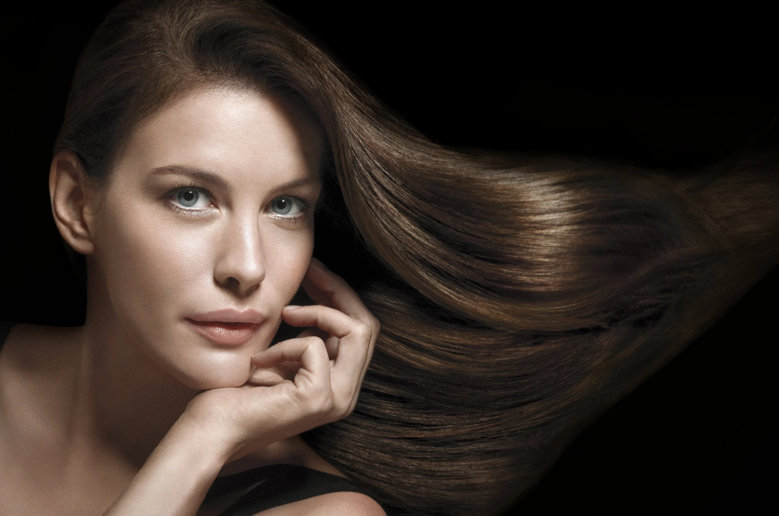 PANTENE+UK+-+LIV+TYLER+BLACK+BACKGROUND+-+KEN+ARTHUR+HAIR.jpeg