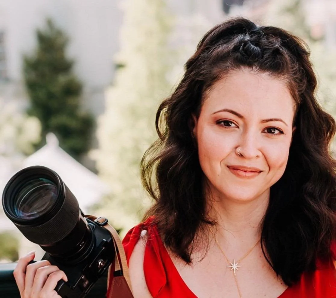 Meet the lady behind the lens! Celebrating #WorldPhotographyDay by sharing my favorite headshot, beautifully captured by my photography bestie, Brandi with @barefeetimagery.
Share your favorite product and branding photos this week with the #WorldPho