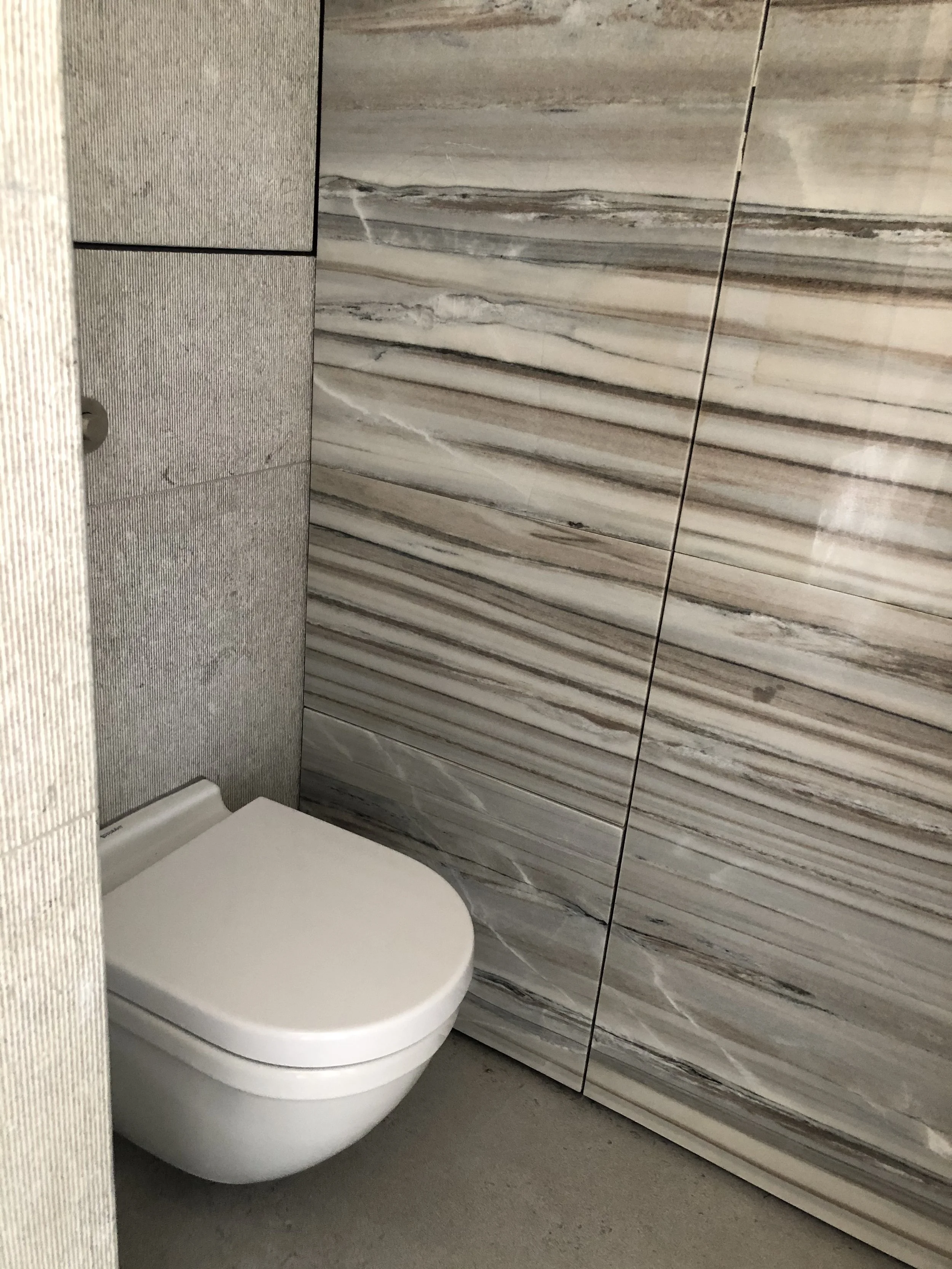 4th Floor Master Bathroom WC stone detail