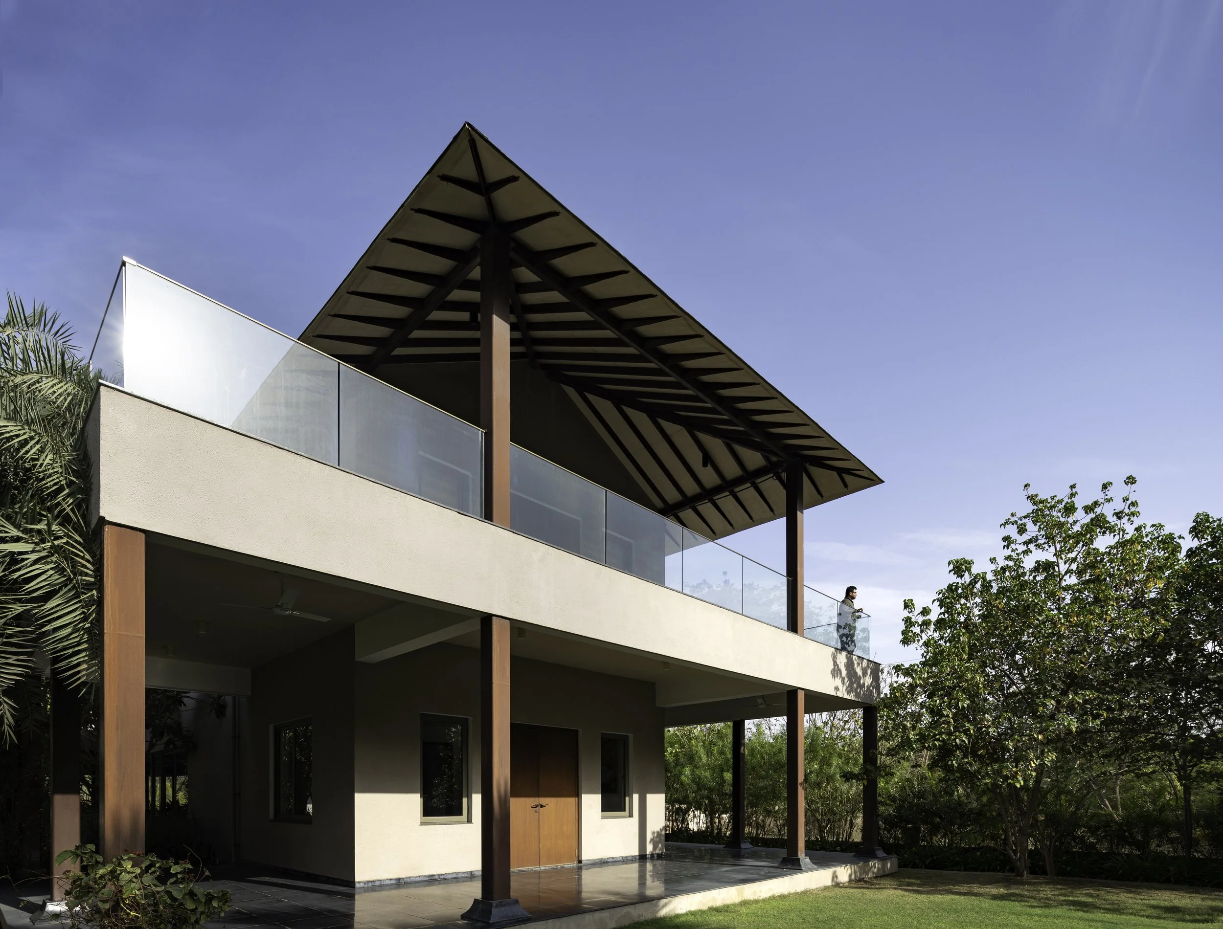 Mukeshbhai's house exterior 2.jpg