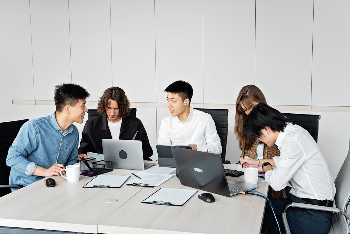 Leadership Communication Training: 15 Methods To Empower Managers