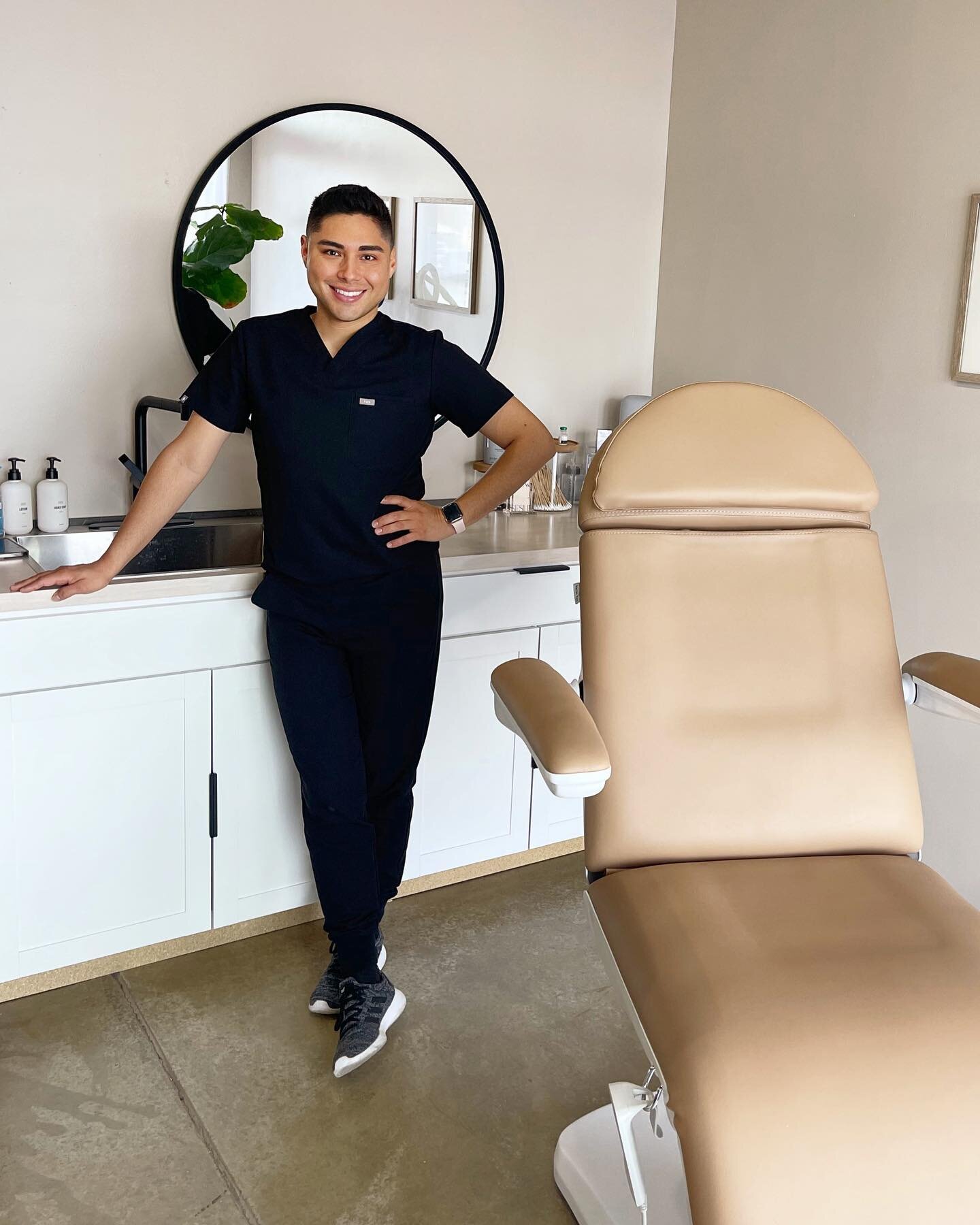 1st day injecting in the new space!  Felt sorrrrr good! Come vibe with me! ❤️ #aestheticinjector #losranchosdealbuquerque #entrepreneur #nurseinjector💉