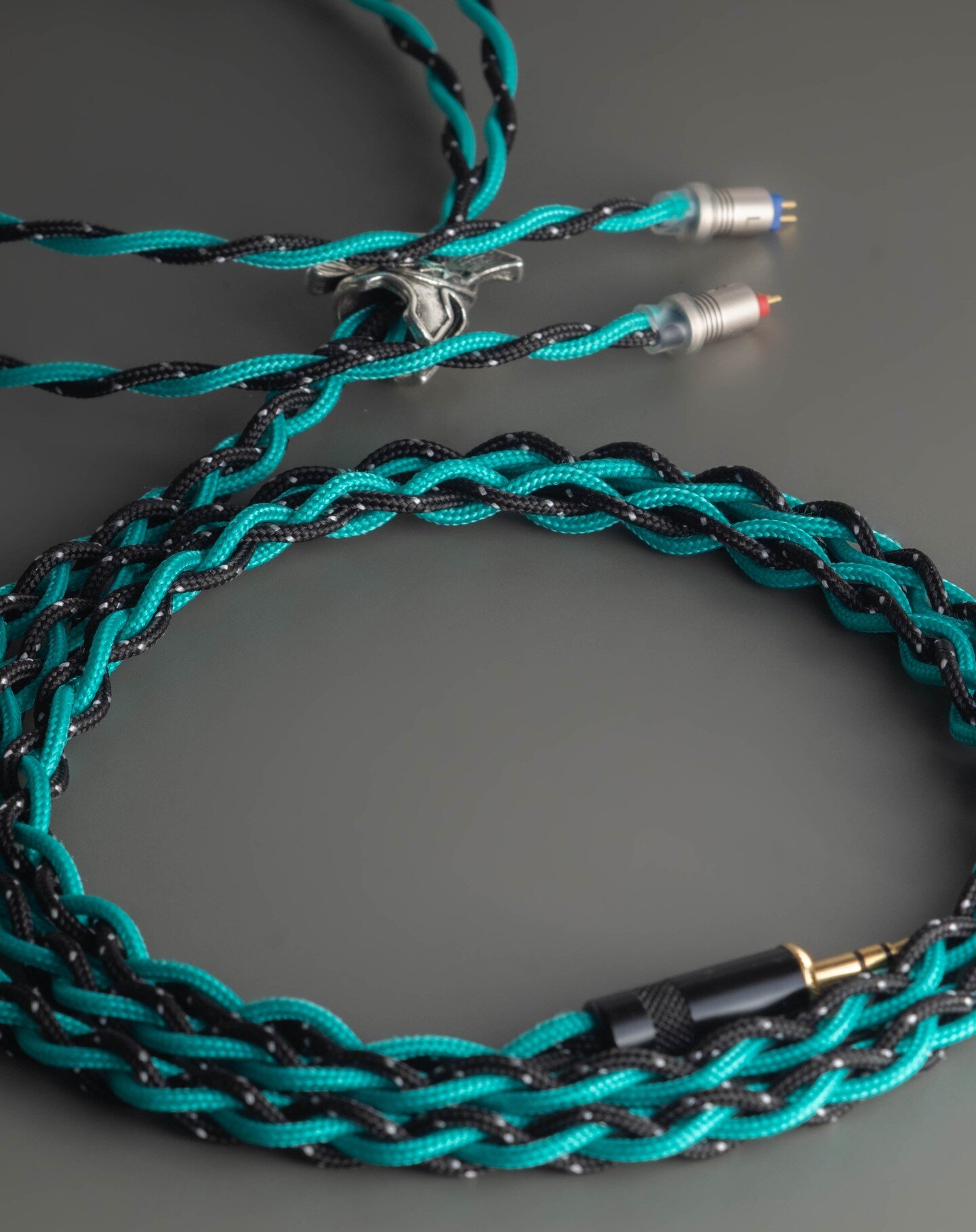 Gladiator Line - Sonum 3 iem cable with a @neutrik.de rean 3.5mm and our copper alloy 2pins with our beautiful gladiator helmet in silver and a cyan + black with white dots custom made for a customer