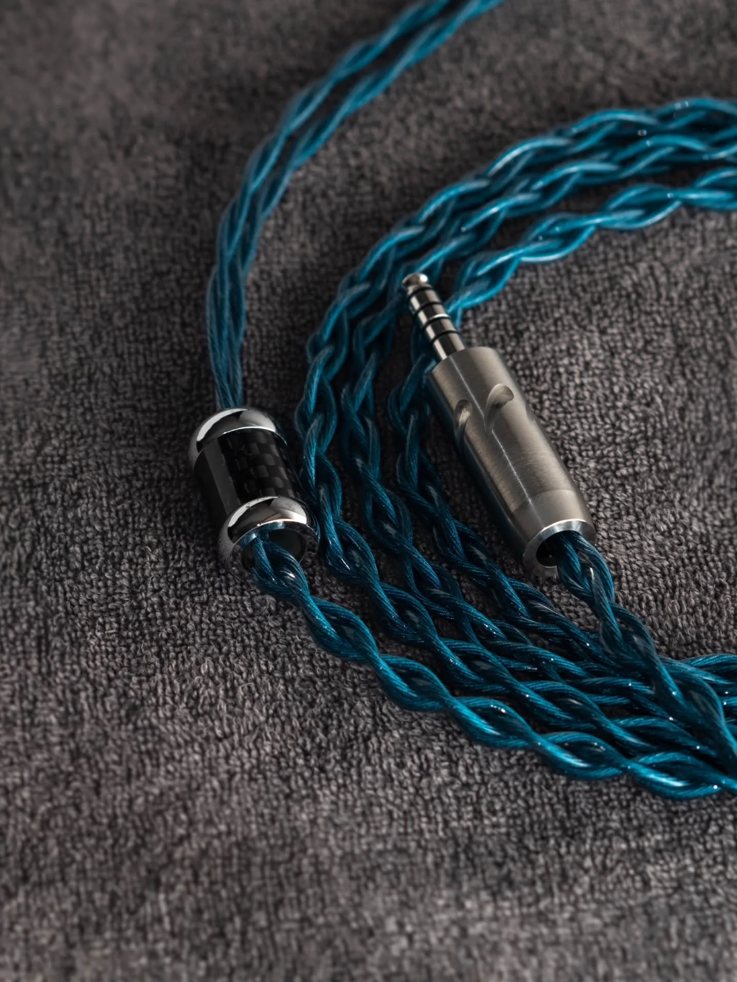 Copper silver hybrid cable, special alloy that is coated in a blue coating that shines beautifully combined with our carbon fiber splitter, Furutech Japan rhodium plated 4.4mm, gold plated TeCu 2pins all hand braided and hand soldered, get yours now 