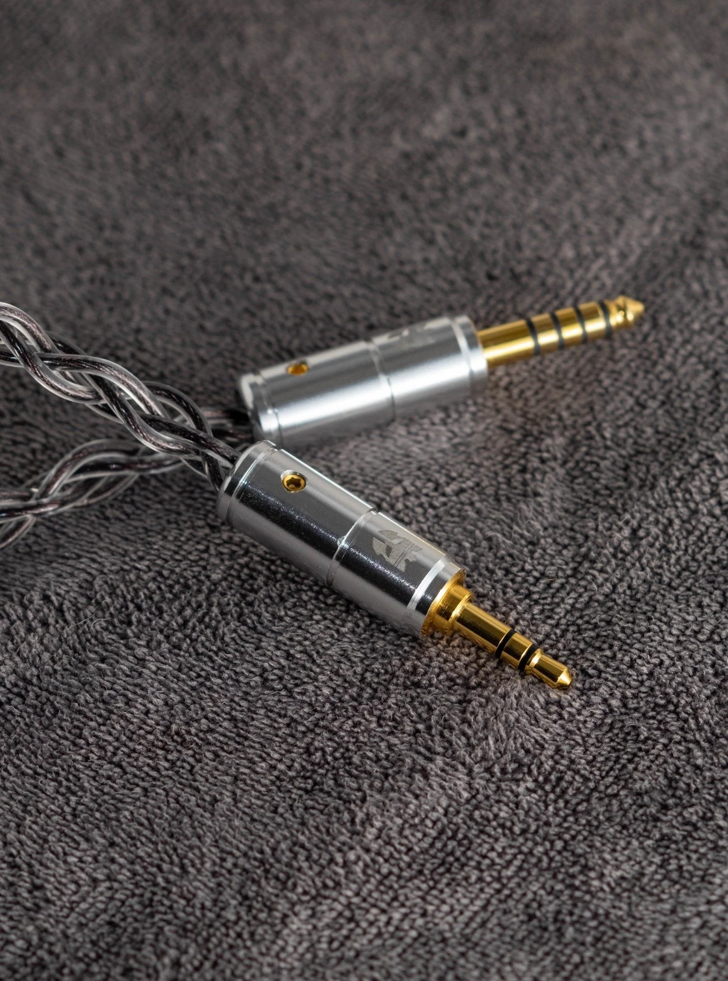 Behold the Grafene Adaptor / Our latest custom creation from Gladiator Cables! Crafted with pure copper gold-plated 4.4mm balanced to 3.5mm single-ended connectors, hand braided for the best EMI/RFI rejection without shielding. Hand-built through our
