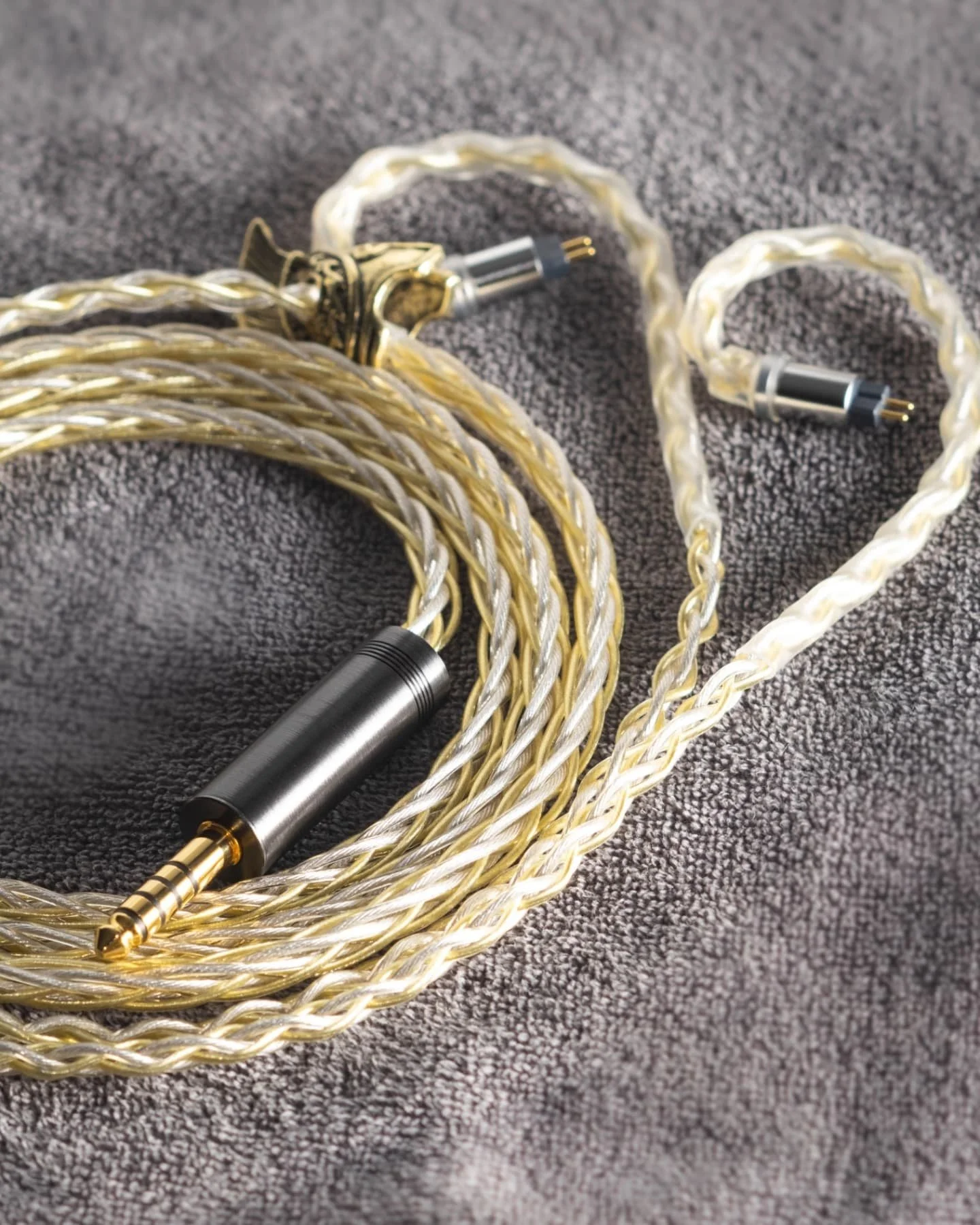 Another immaculate work of art through our taberna! Fully custom handcrafted piece of 8 conductors perfectly weaved together, 4 x Argento II the purest silver available on the market and 4 x Nobilis Aurum for a perfect symphony. Our Gold plated brass