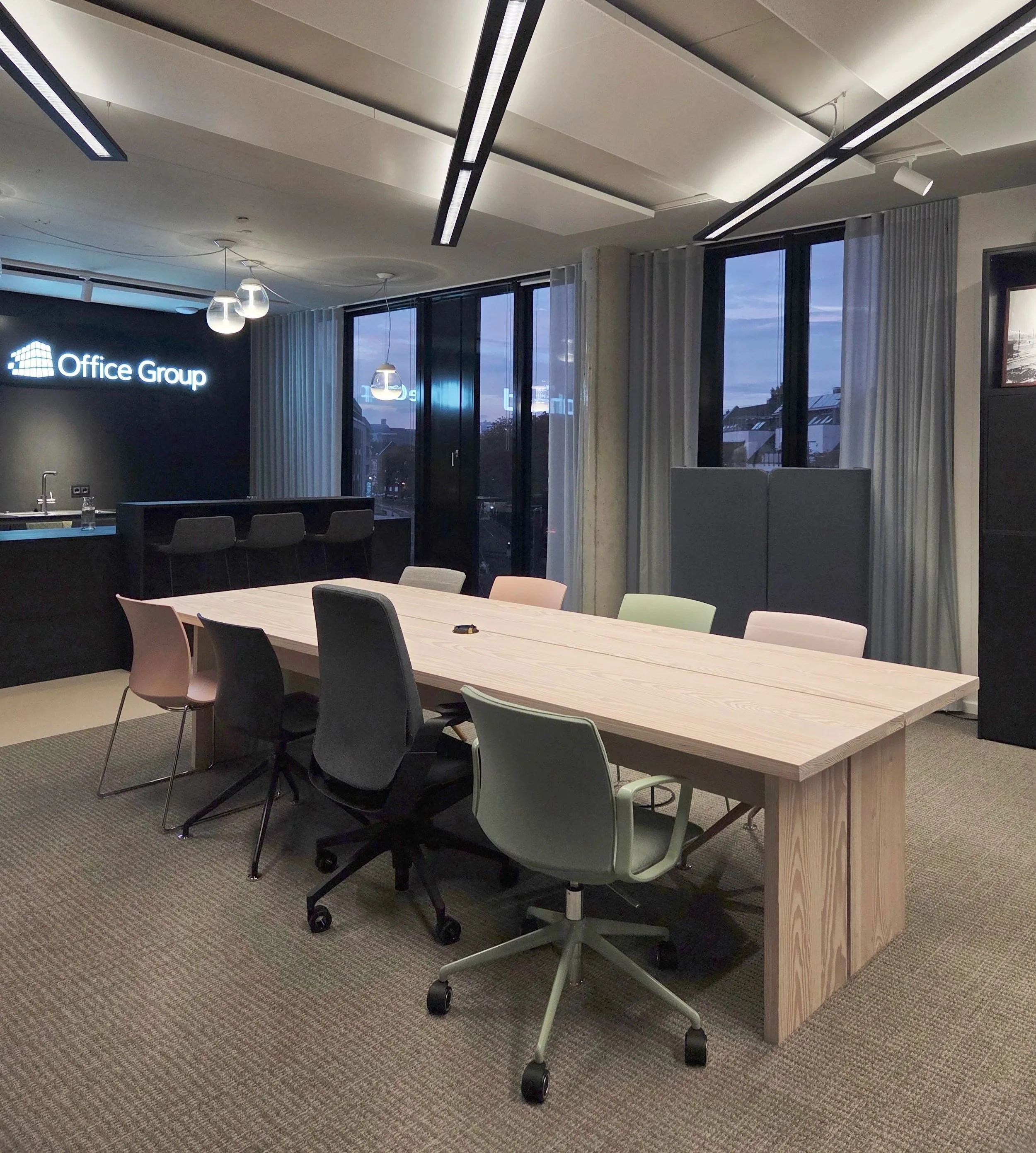 example_picture_designed_by_sds_conference_room_loop