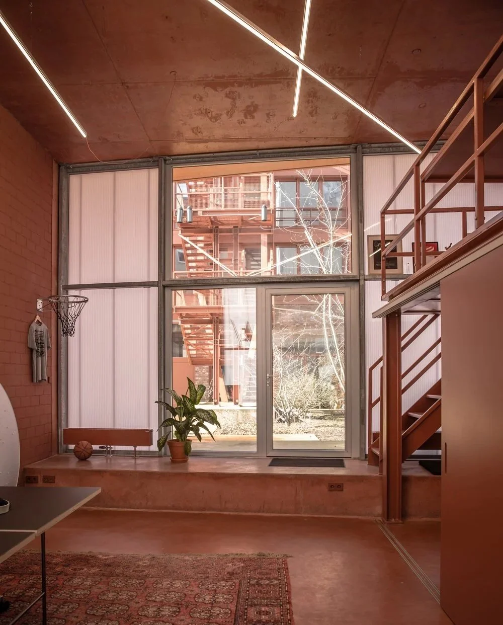 E.G. I AM ONO - Daylight, Office