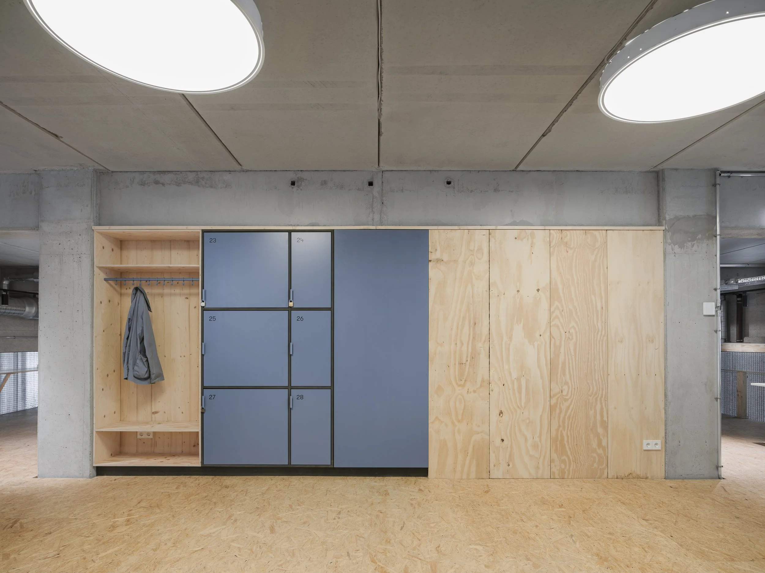 Beispiel-Nachhaltige-Beleuchtung-Impact-Hub-Berlin-CRCLR-House_Studio-DeSchutter-Lighting_Studio-Bowie_003_web.jpg