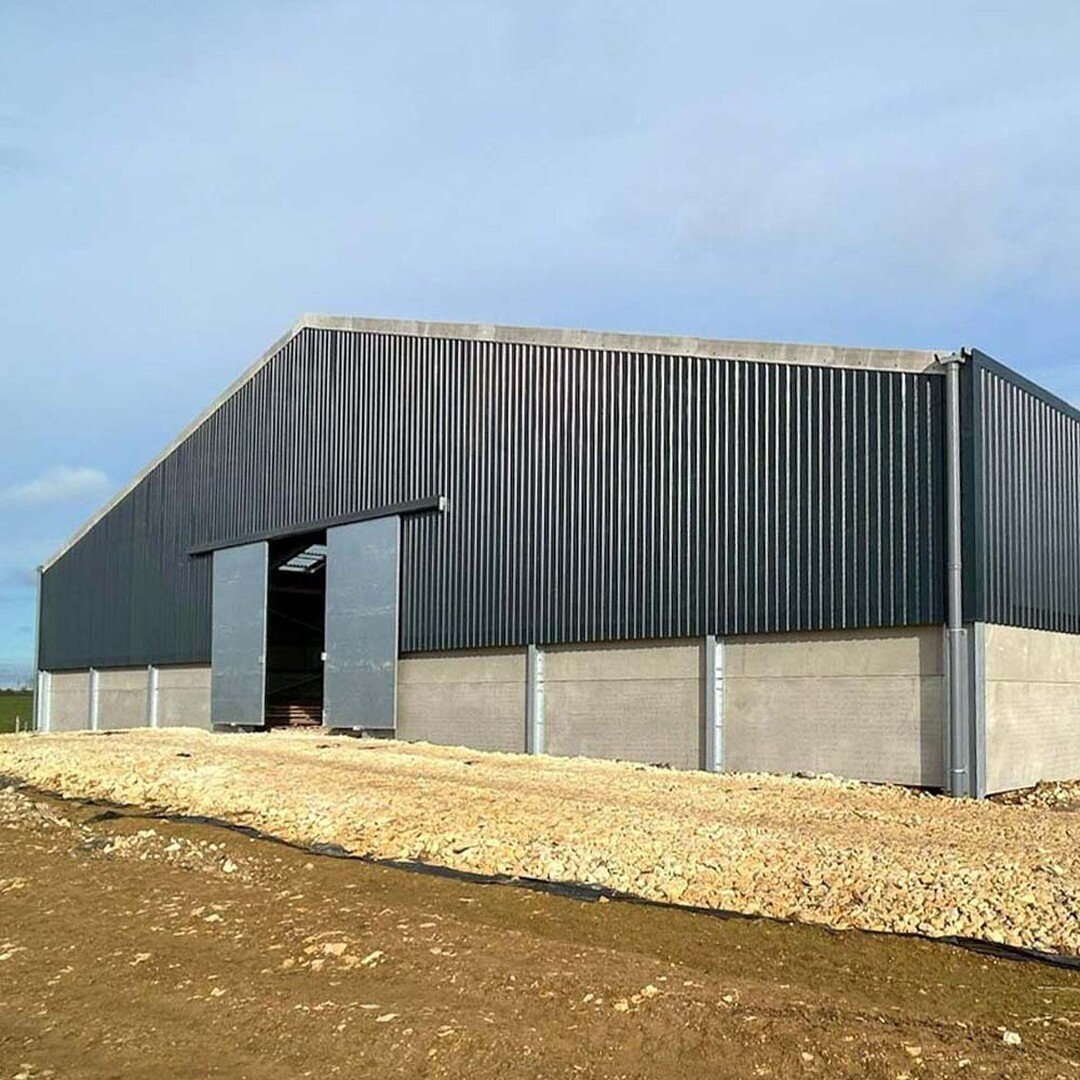 Helping to 'build-on' the success of @farmerbarnesdairy Full story on our website.
#dairy #farm #agriculture #education #experience #cows #milkingparlour #visit #construction #customerservice #steelframedbuilding #Somerby #manufacturingwales