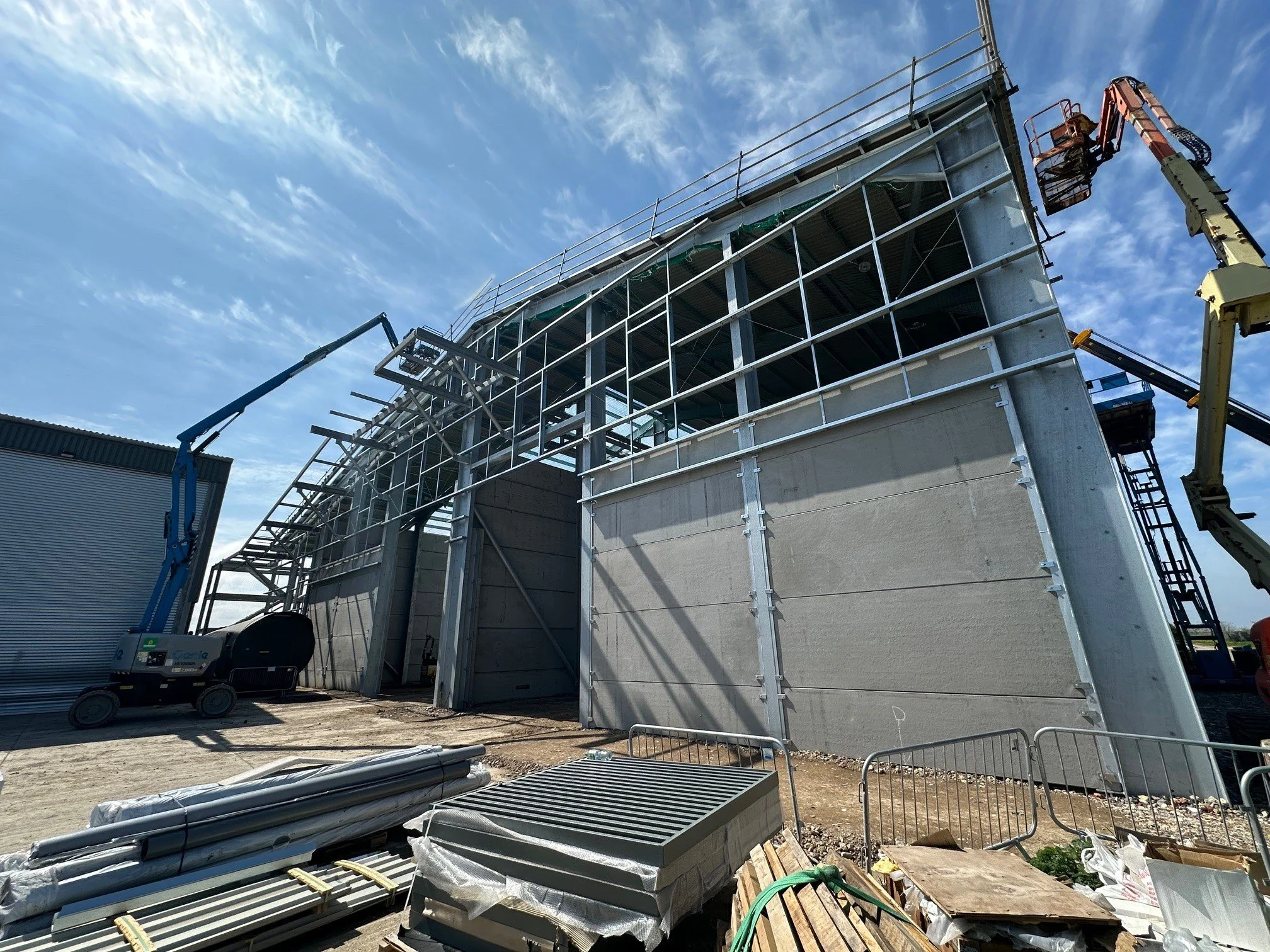 Large-capacity steel-framed grain store in Kent