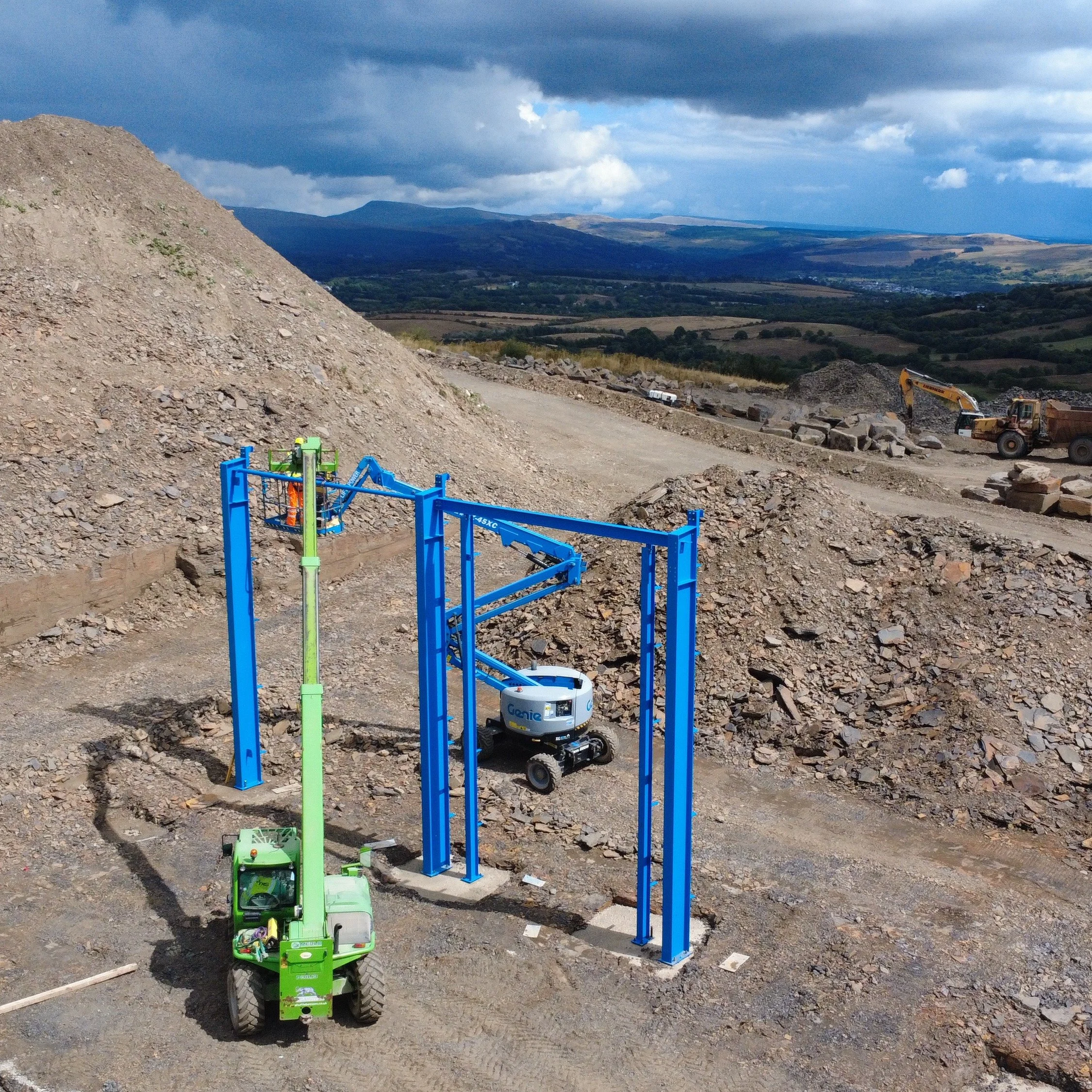 A dramatic change since our last update from Gwrhyd Specialist Stone Quarry!

These drone photographs capture the erection of the steel frame for the quarry&rsquo;s new 650m&sup2; saw shed, from the first columns going into place to the main structur