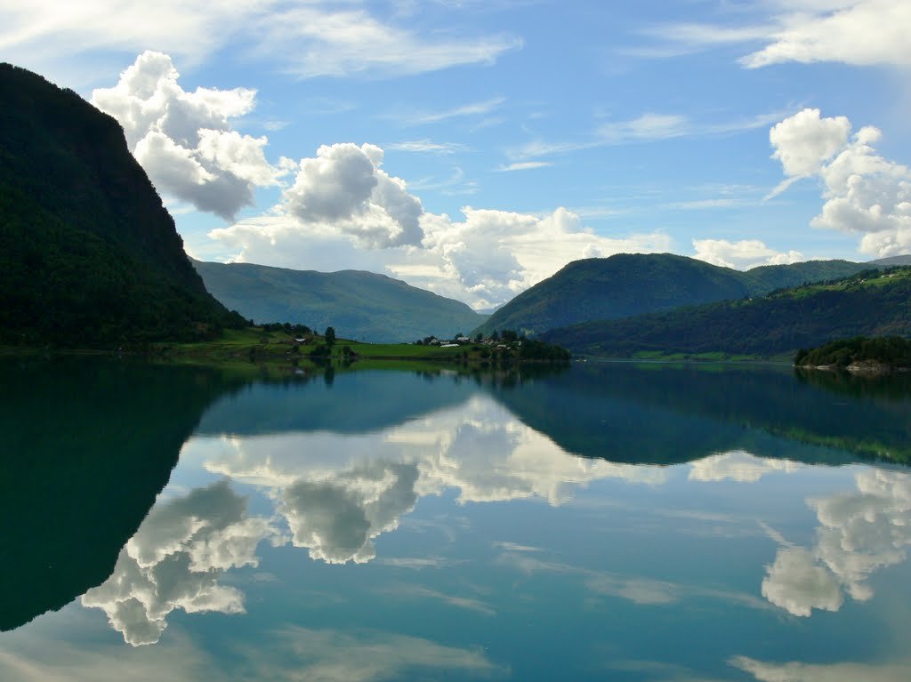 2 hour Fjord Cruise Barsnesfjord and Fimreite