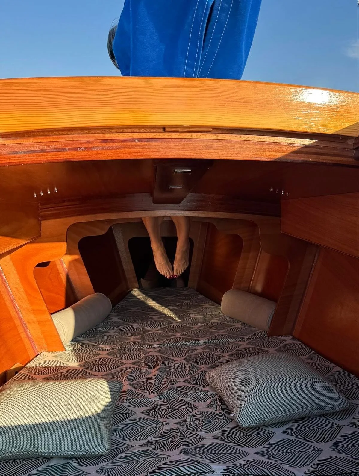 Les coussins de bateau r&eacute;alis&eacute;s par LA TRAME pour un adorable couple et leur magnifique bateau ⛵️ 
Un immense MERCI pour la confiance et ce super projet que nous avons eu beaucoup de plaisir &agrave; r&eacute;aliser 🌊

Quels sont vos r