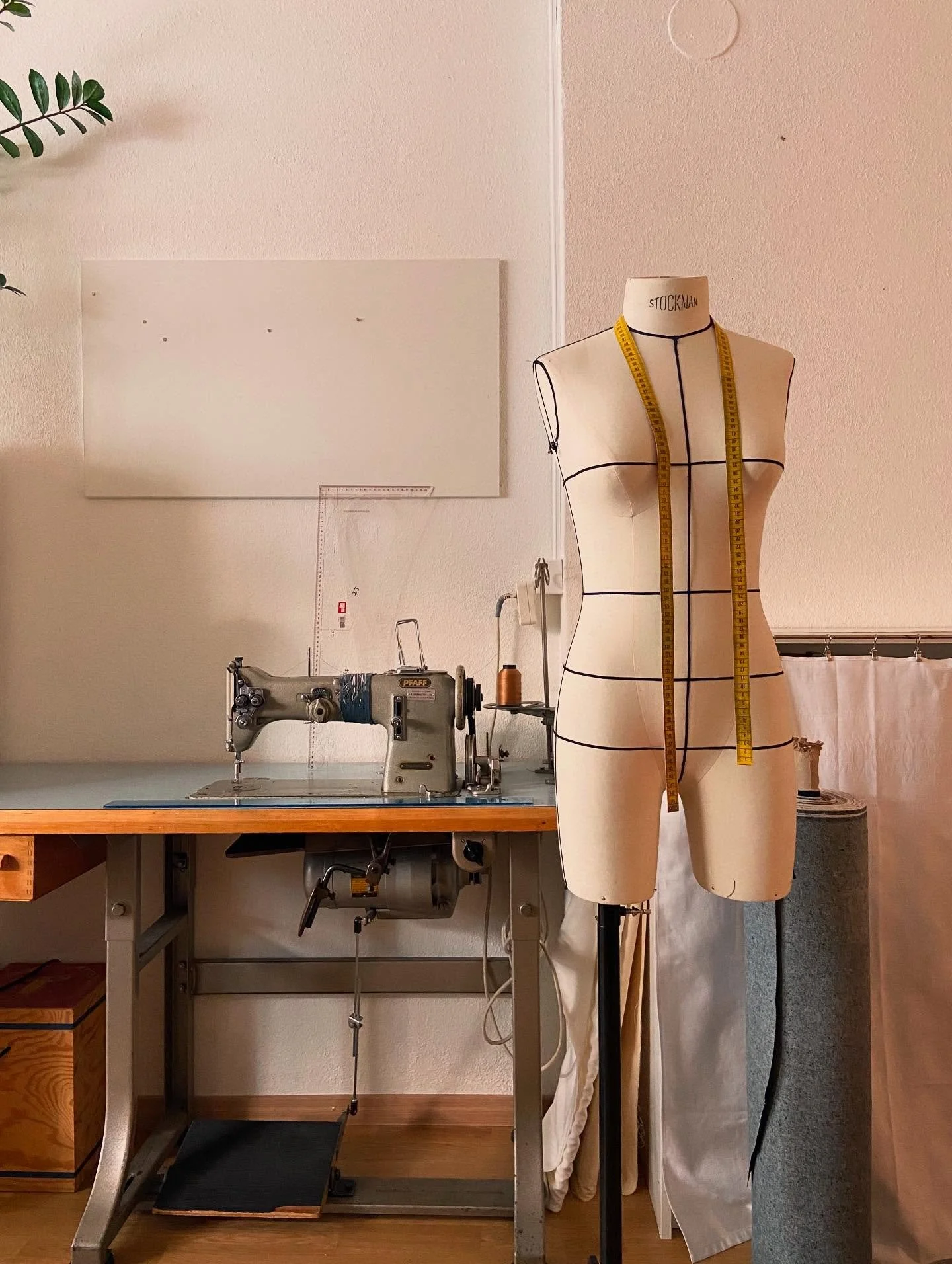 Bon 1er Ao&ucirc;t 🇨🇭
Notre bel atelier prend des vacances, mais on se r&eacute;jouit de vous retrouver le 12 ao&ucirc;t d&egrave;s 10h30 pour r&eacute;ceptionner vos retouches et vous accueillir en boutique!
En attendant, le site est l&agrave; pou