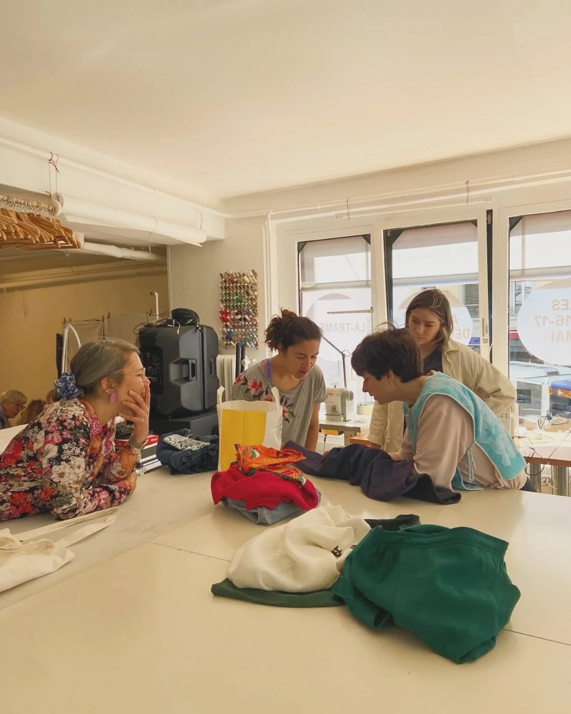 Prochain REPAIR CLUB avec Maryll de @lelaboratoire le samedi 30 ao&ucirc;t 🧵🪡🧚🏼
Inscriptions sur notre site sous &ldquo;nos cours r&eacute;guliers de r&eacute;paration&rdquo;
Encore 4 places :)