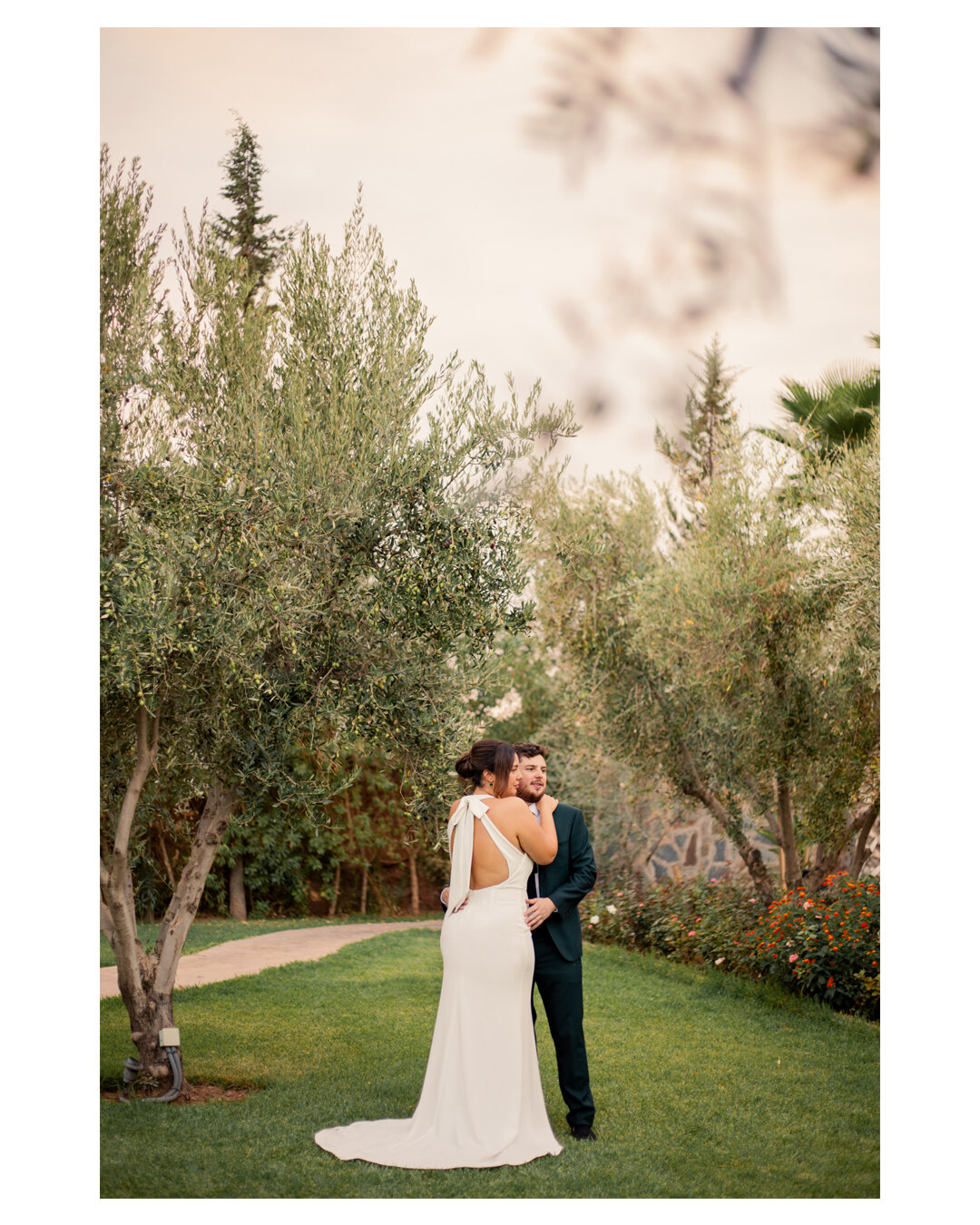 Even 10 slides aren't enough to capture how amazing this small wedding celebration was ✨ swipe right to see how dreamy the wedding dinner was.✨ 

Wedding in @domaineyakout

#weddinginmarrakech #marrakechphotographer #photographemarrakech #weddingvenu