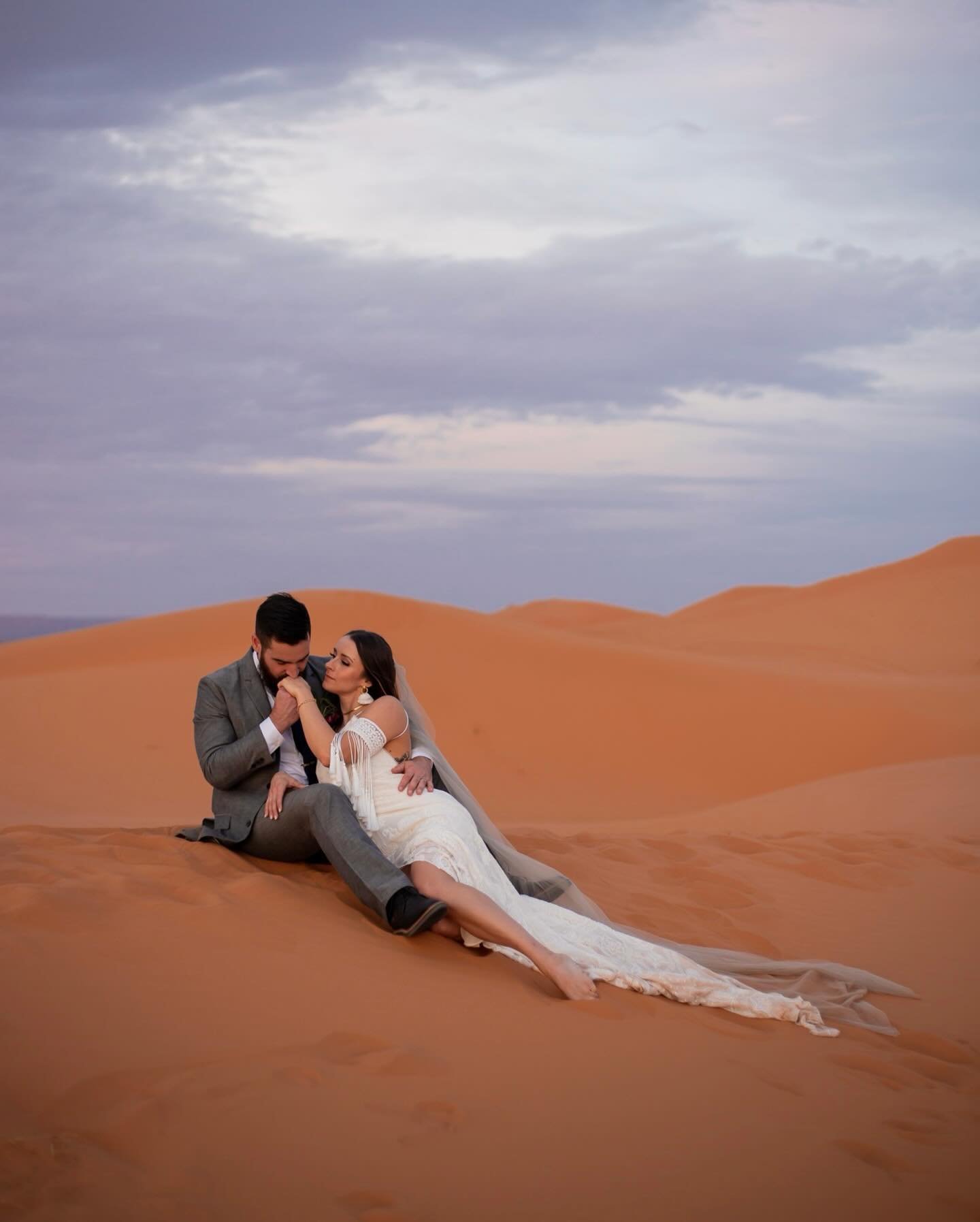Back when Jacqui and Jim travelled from the US to elope in the dreamy Merzouga desert, just the two of them celebrating their love in the vast dunes 💛

#elopeinmorocco #elopeinmarrakech #elopementphotography #adventurephotography #merzouga #merzouga