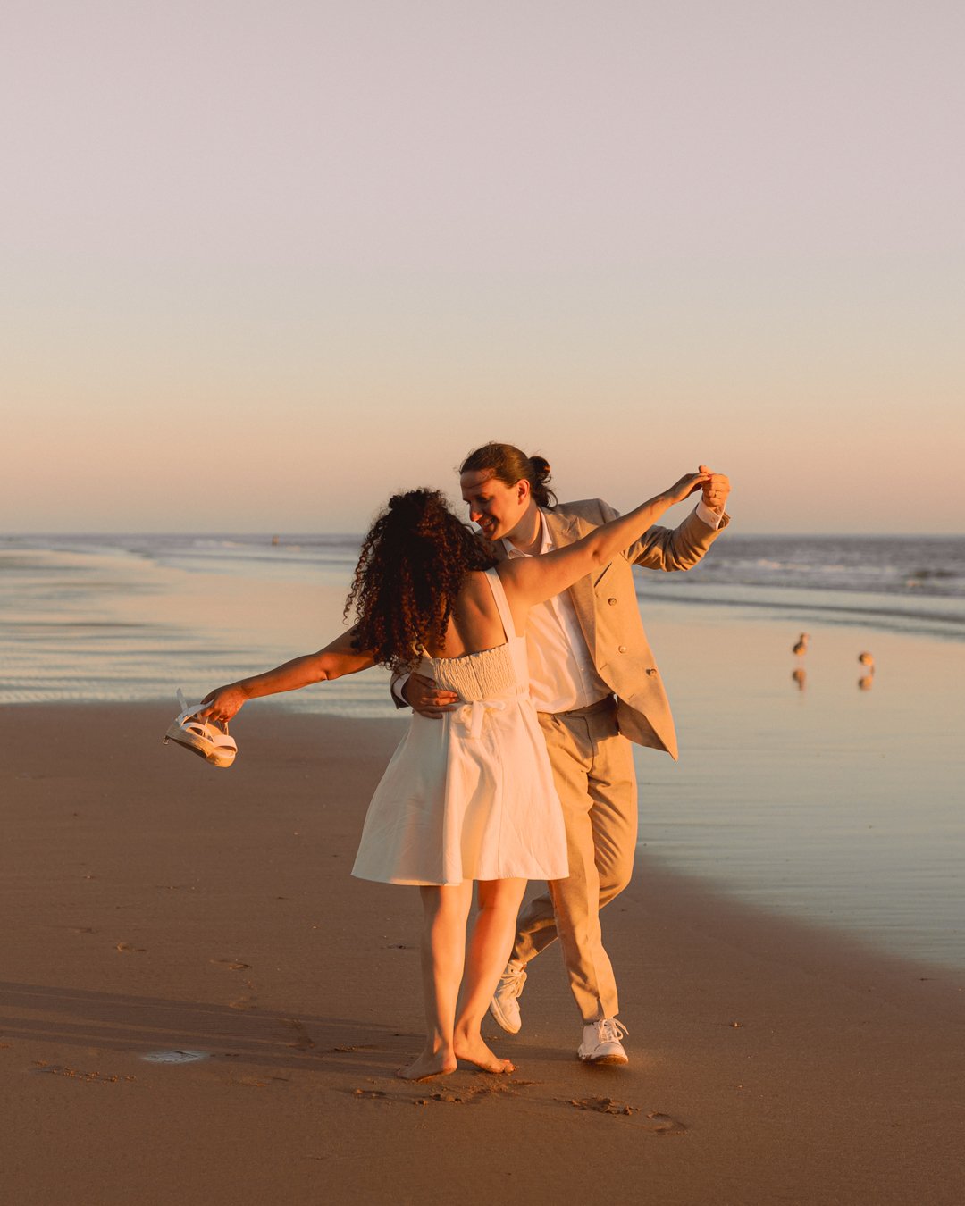 When the couple is madly in love and open to all your ideas, the photos capture raw, genuine emotions that truly tug at the heartstrings ❤️
#BeachLove#SunsetRomance#OceanVibes#SandyToes#seasidesunsets
