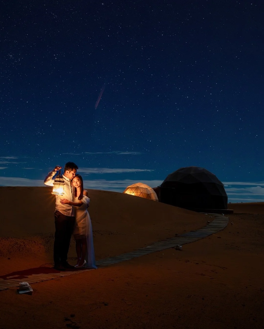 Keith and Cherry traveled all the way from Hong Kong for their pre-wedding photoshoot in the breathtaking Merzouga Desert. We captured beautiful moments at sunrise, sunset, and even under the stars. 
Their enthusiasm and willingness to embrace new id