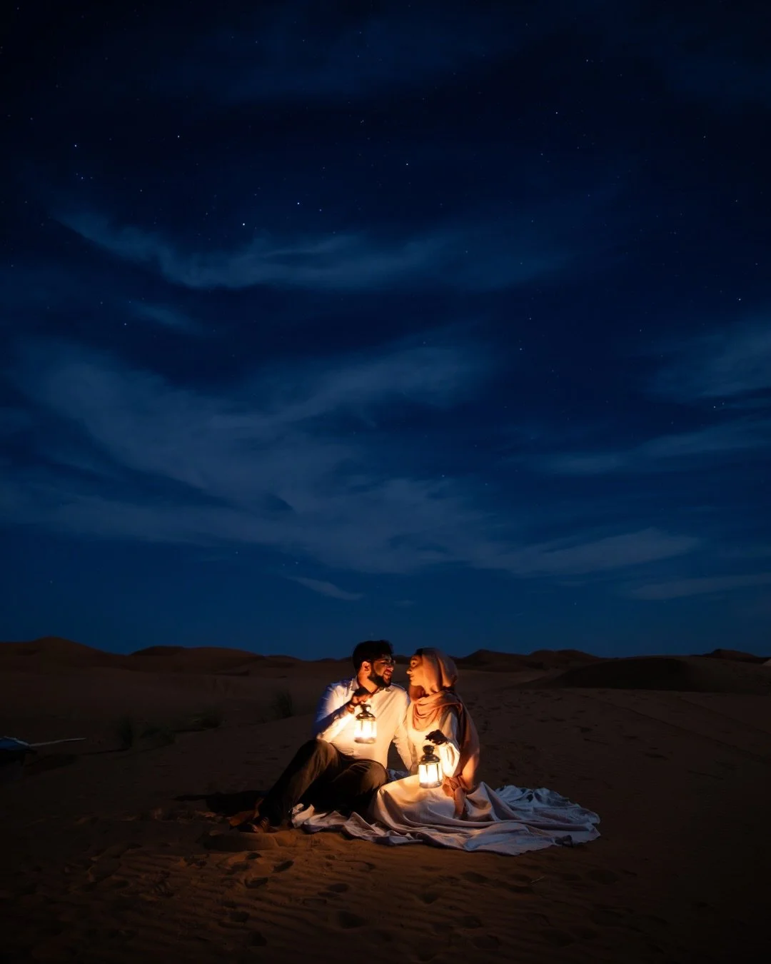 Golden dunes by day, endless stars by night ✨
Merzouga is pure magic: a dream setting for unforgettable photoshoots in the Moroccan desert. From soft sunset tones to breathtaking stargazing moments, every frame here tells a story.

Location: @riadkas