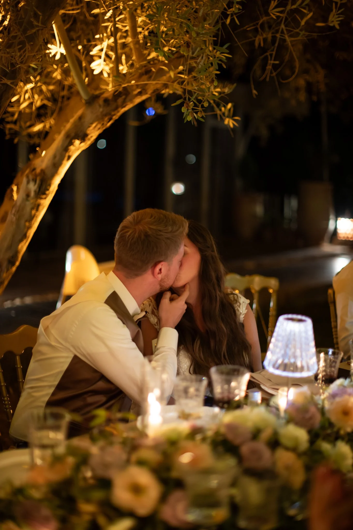 outdoor wedding ceremony under olive trees in Marrakech- Marrakech photographer  - domaine yakout