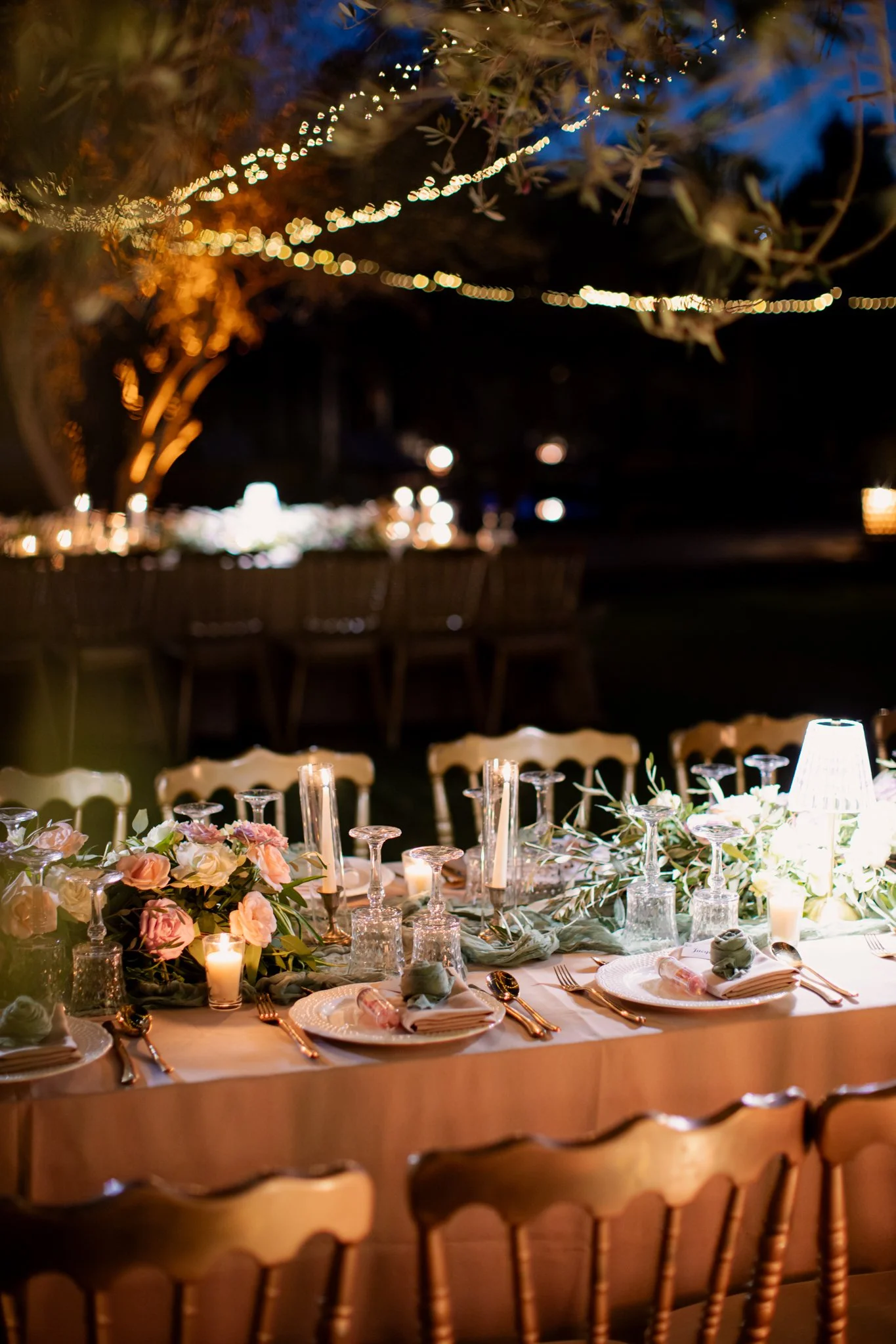 outdoor wedding ceremony under olive trees in Marrakech- Marrakech photographer  - domaine yakout