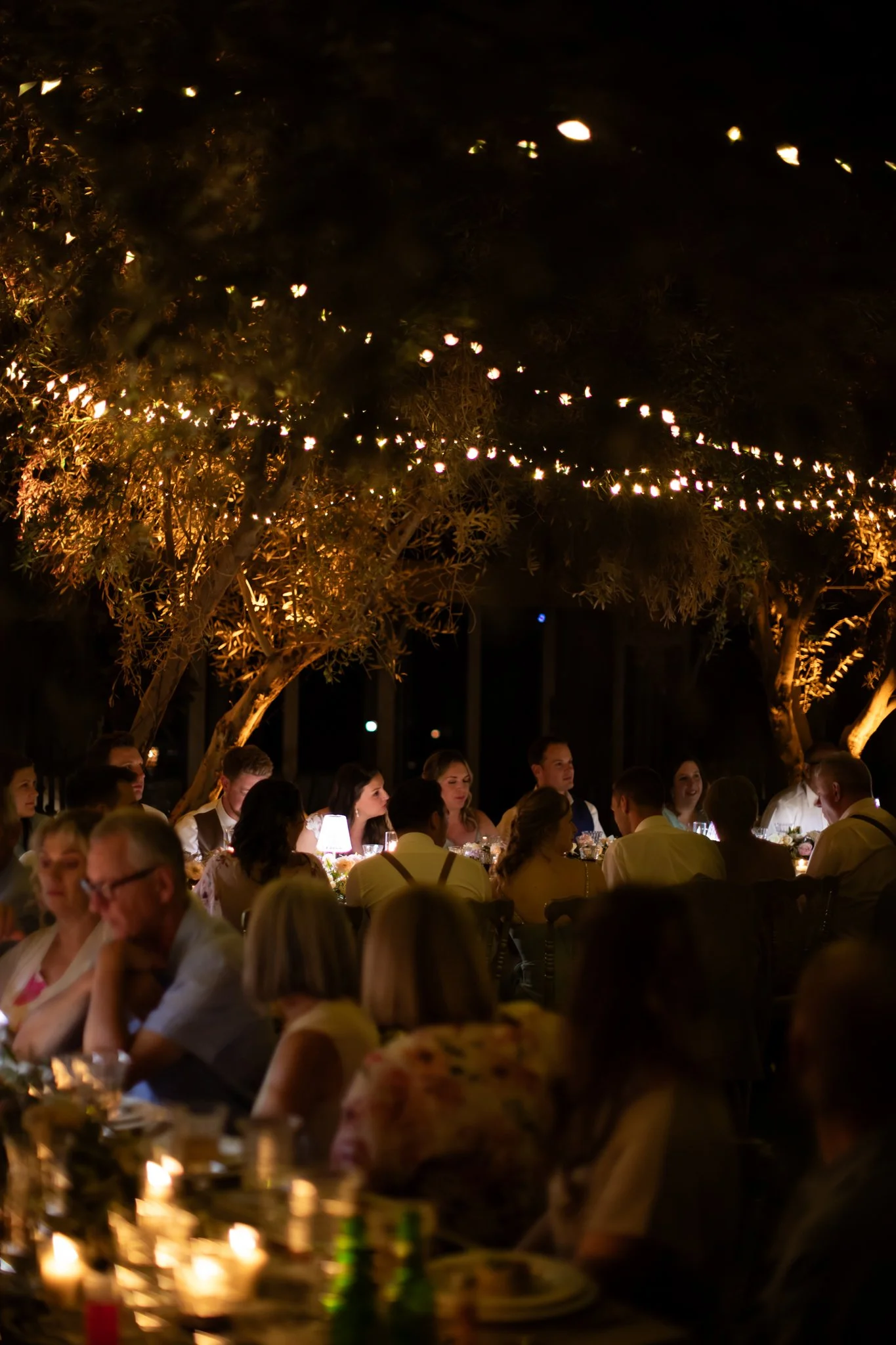 outdoor wedding ceremony under olive trees in Marrakech- Marrakech photographer  - domaine yakout