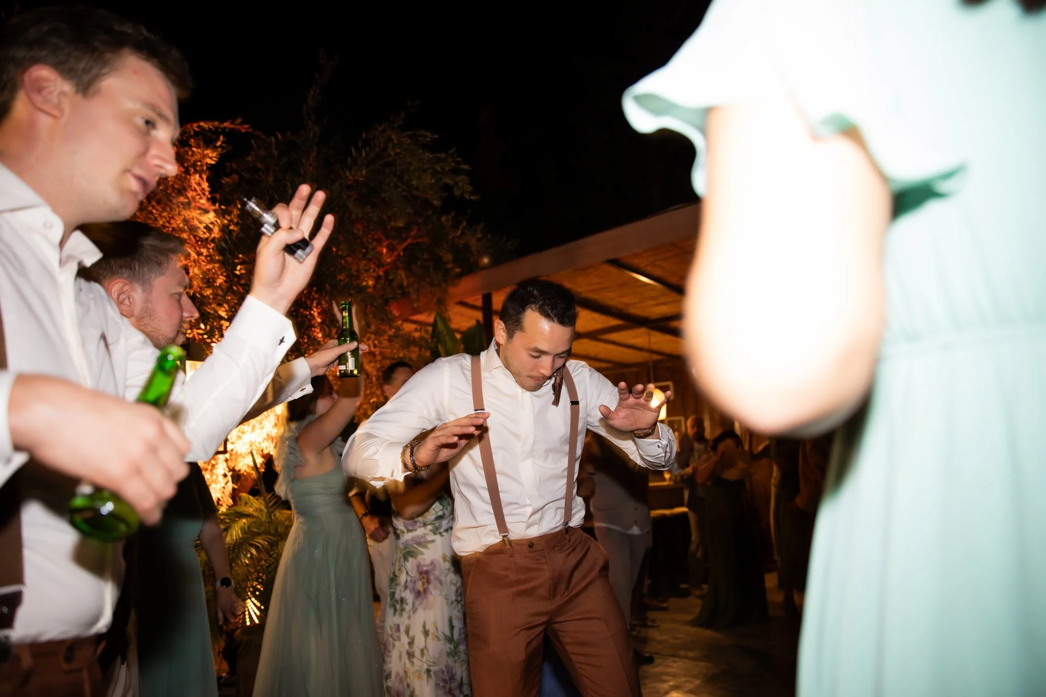 outdoor wedding ceremony under olive trees in Marrakech- Marrakech photographer  - domaine yakout