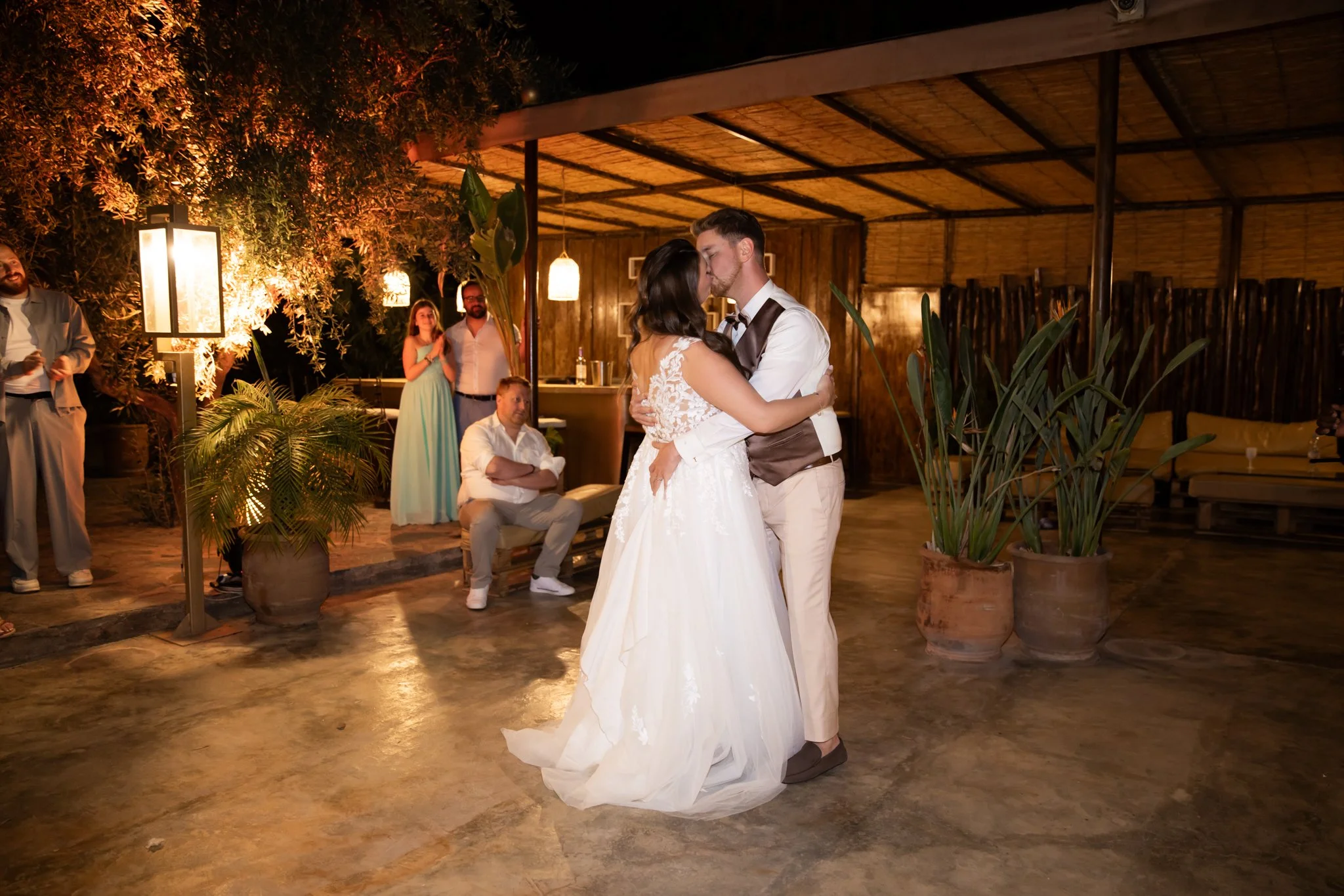 outdoor wedding ceremony under olive trees in Marrakech- Marrakech photographer  - domaine yakout