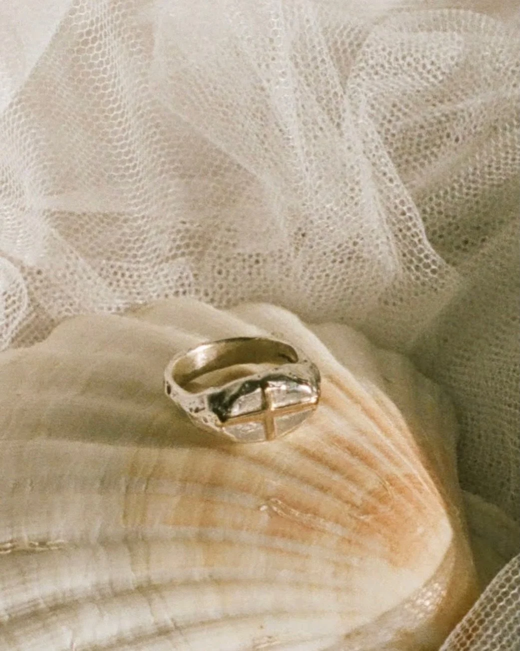 Where gold meets silver and the sun meets the sea ✨💙
The Cornish Cross Signet Ring depicts the Cornish Flag using sterling silver and solid 9ct gold. The deliciously organic signet shape is reminiscent of the texture of granite, making this ring fee