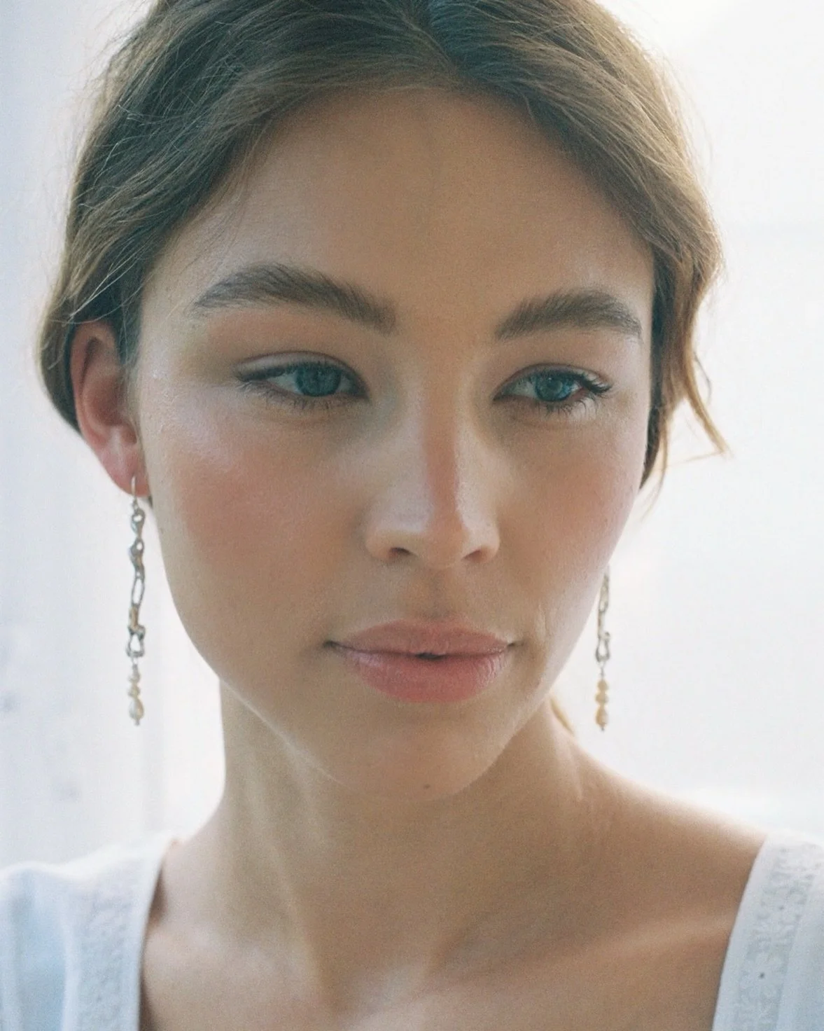 My latest molten pearl drop design in a medium length those who want their drama served just right 🥣
I felt that I wanted to offer a drop earring that wasn&rsquo;t super long and wasn&rsquo;t a stud - and the medium molten pearl drop came to be 🙏

