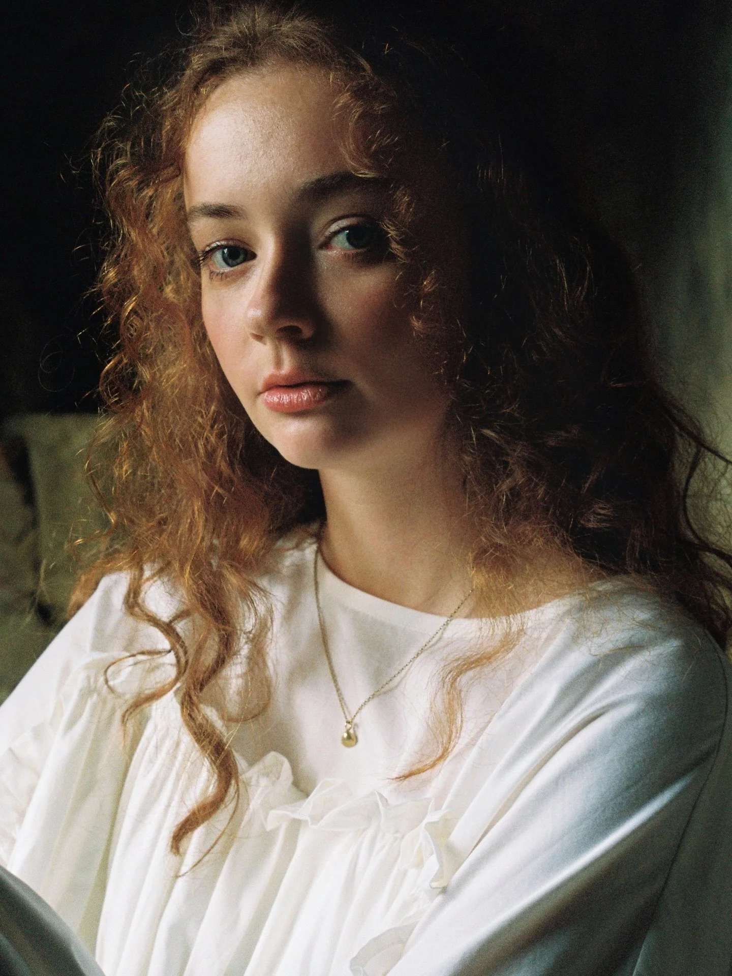 The Mini Shell Pendant in Sterling silver with 22ct Gold Plate ✨ Shot beautifully on film by katylawrencefilm with model @isabelle.hollier and HMUA @agneslegeremakeup 
.
Fun fact: I found the original shell while shooting on location myself. I spotte