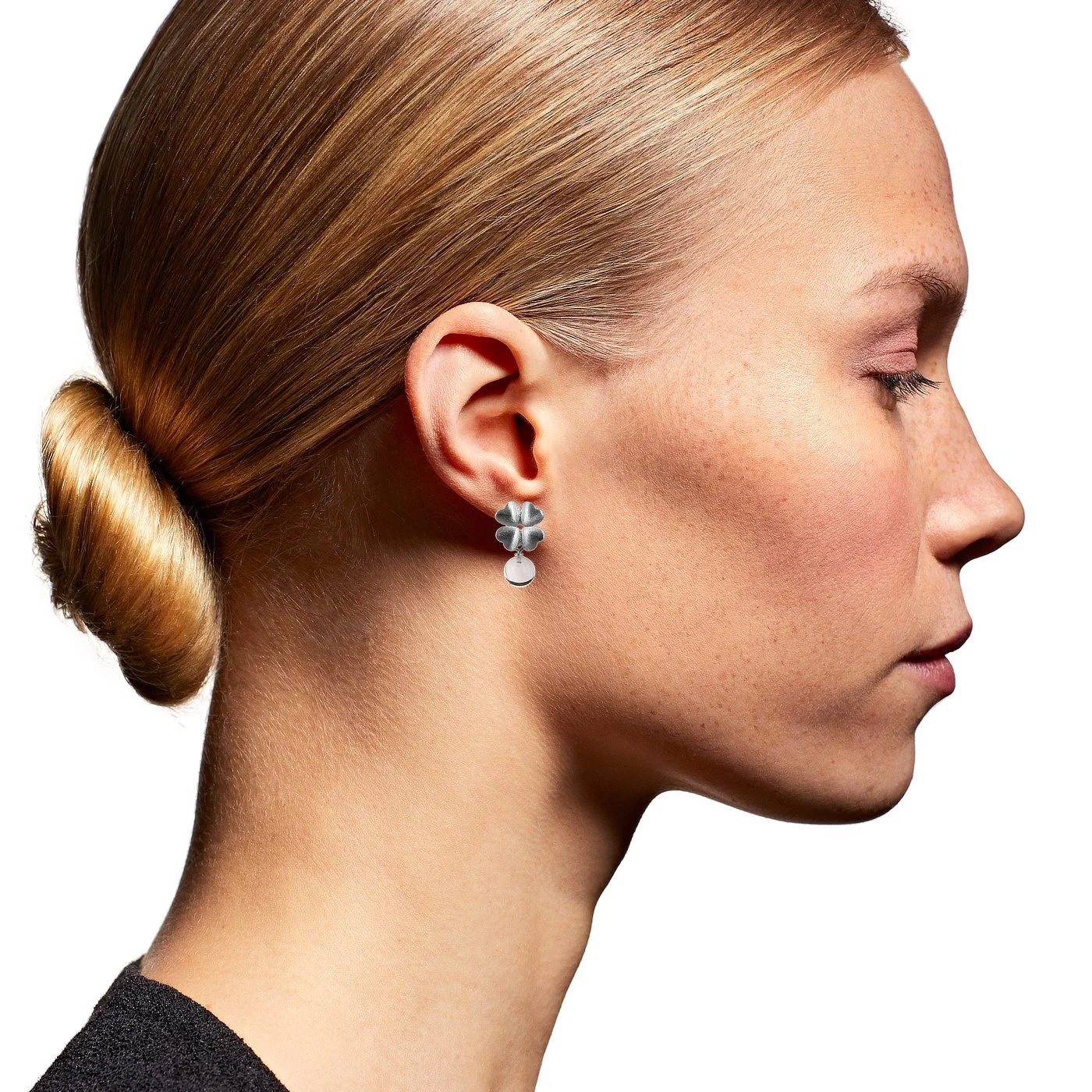 Onni earrings RC_wearing_shop.jpg