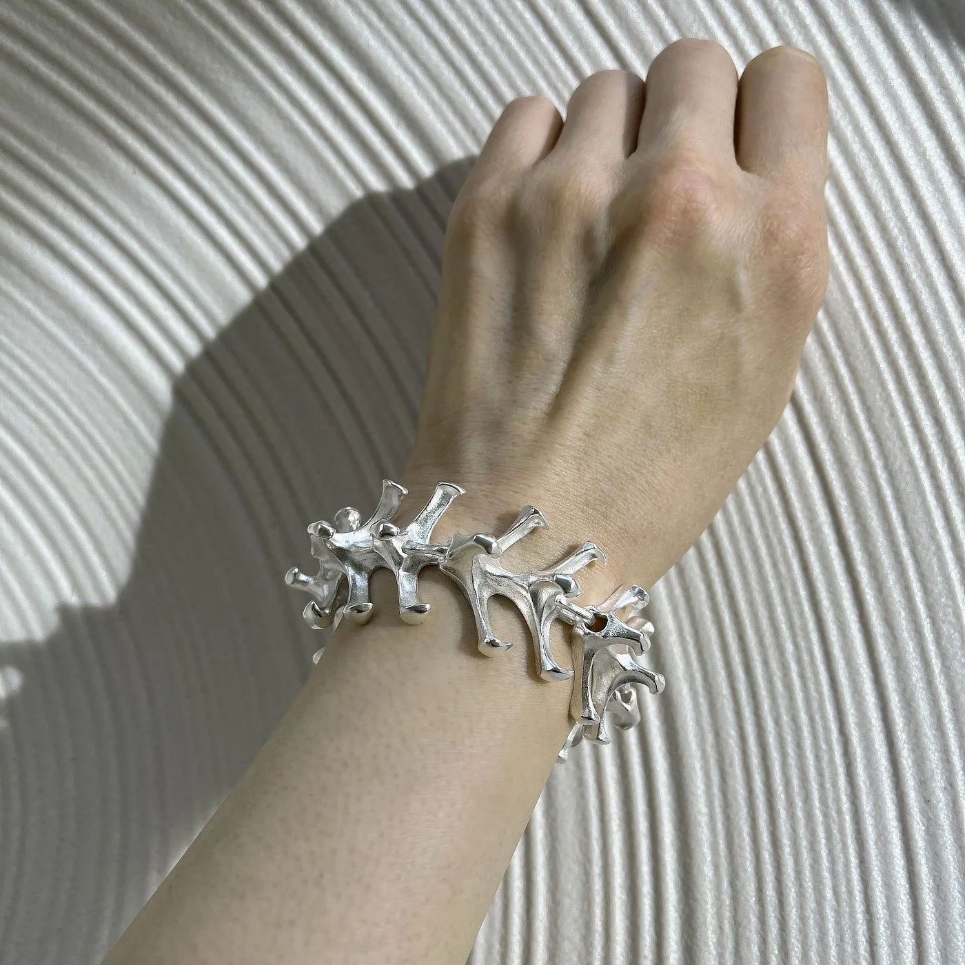 Spine bracelet_wearing_shop.jpg