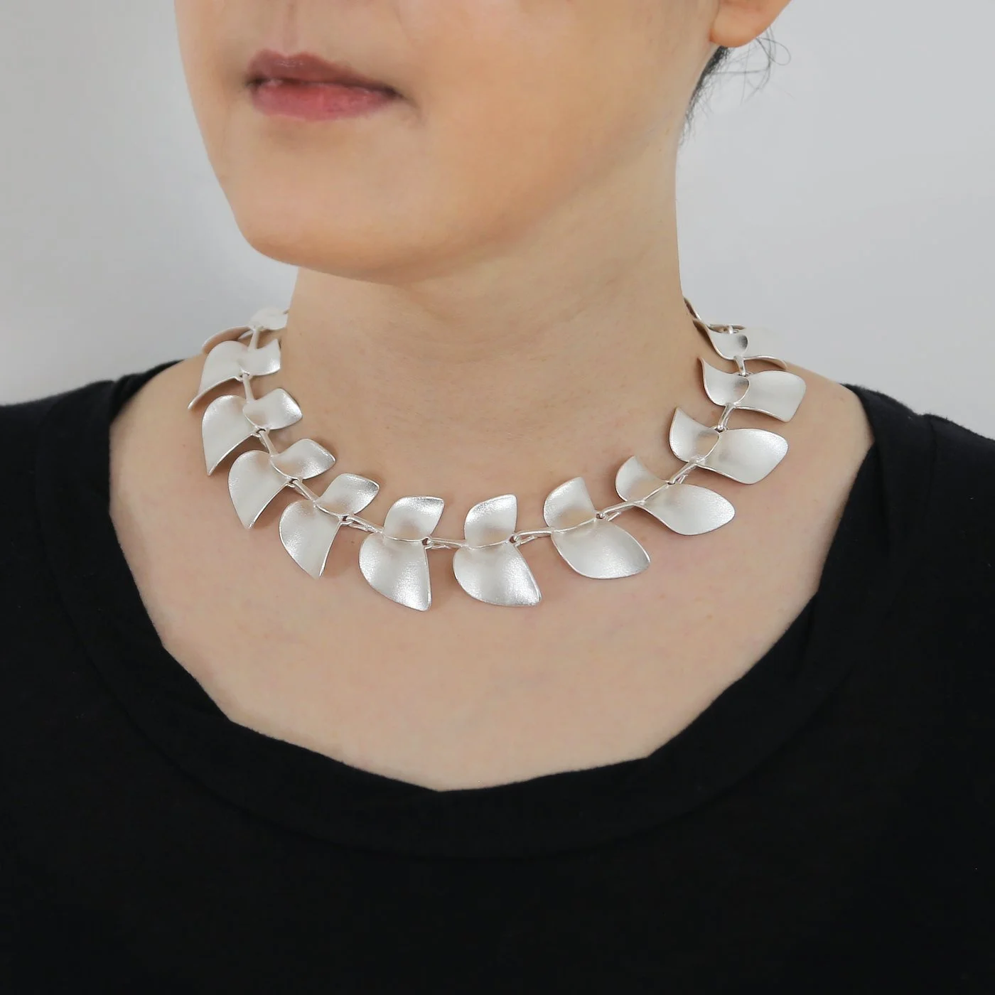 Nuppu necklace_2025_wearing2_shop.jpg