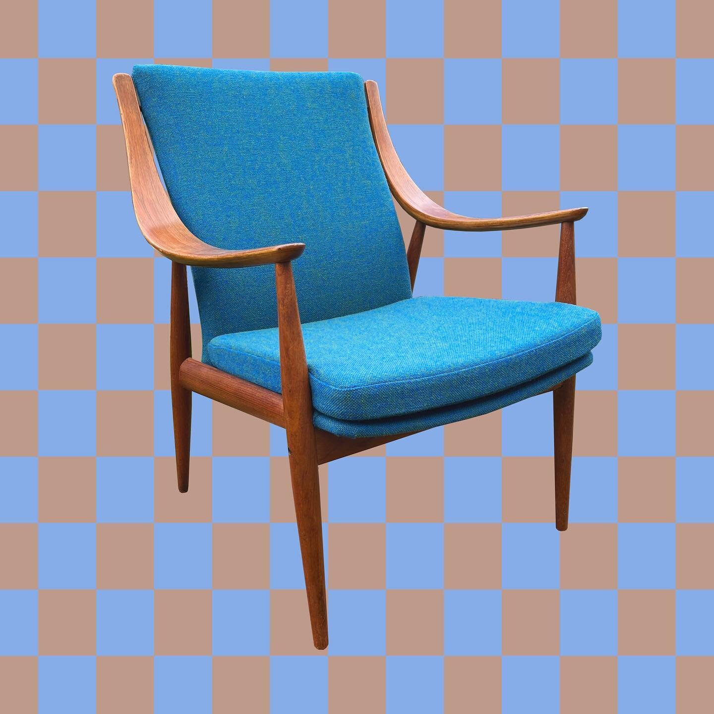 Just wrapped up this mega babe, mid-century lounge chair designed by Peter Hvidt in Denmark. A pleasurable little chair and very comfy. Done in an iconic turquoise Hallingdal 65 wool designed by Nanna Ditzel for Kvadrat, this beaut came in bits and p