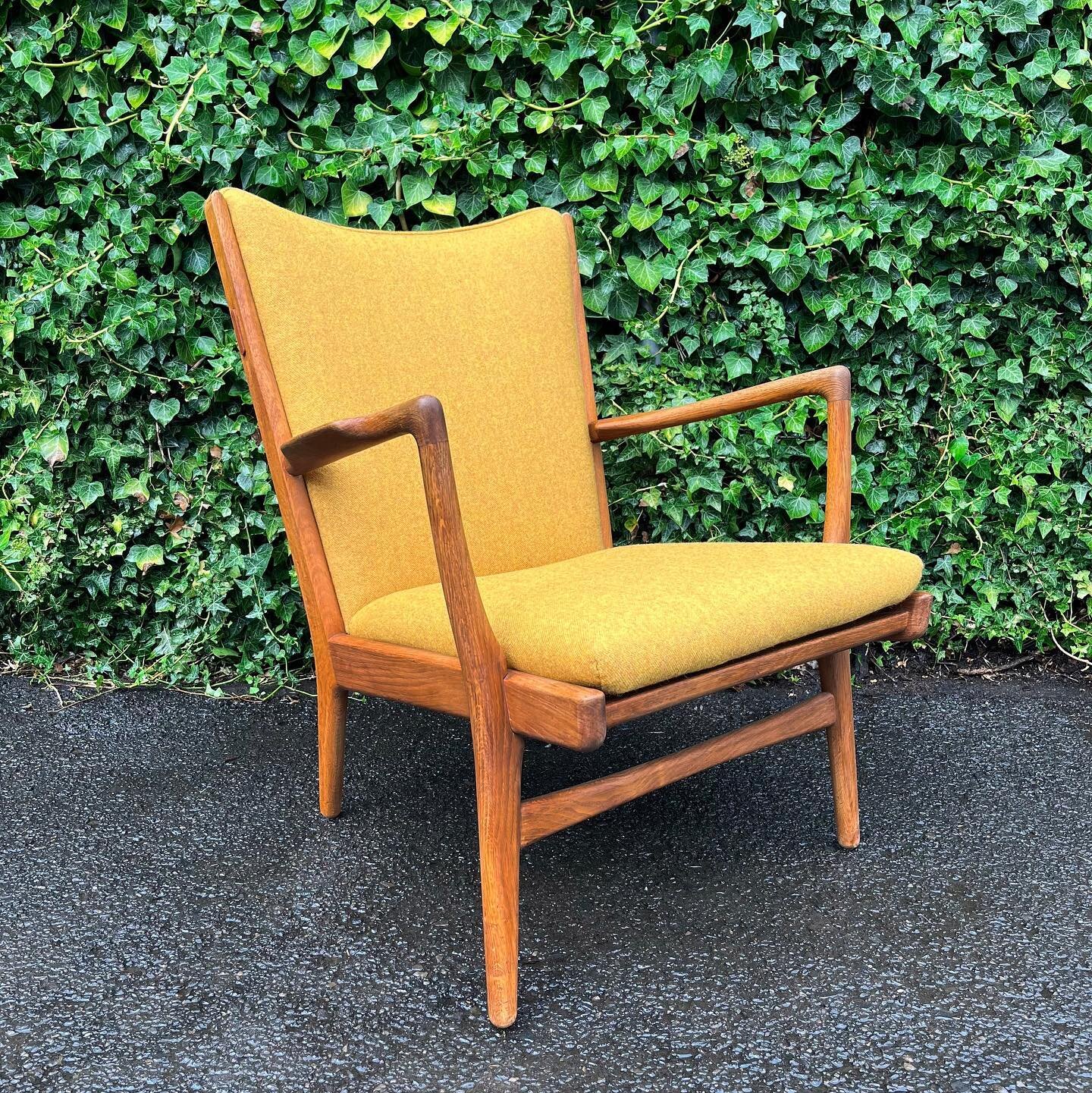 This absolute beauty is a Hans Wegner AP16 Armchair redone in a sunny #maharam wool. Amazing lines and gorgeous simple detail make this a very iconic chair, designed in 1951 by Hans J. Wegner and produced by A.P. Stolen in Denmark. It still had the o