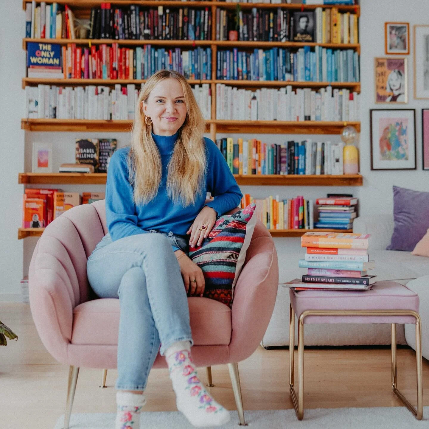 &bdquo;Sie kommt aus einem 80&ndash;Seelen-Dorf in Oberfranken, bezeichnet sich selbst als Arbeiterkind und hat eine fulminante Karriere hingelegt: Hat in Oxford mit Auszeichnung studiert, f&uuml;r renommierte internationale Organisationen weltweit g