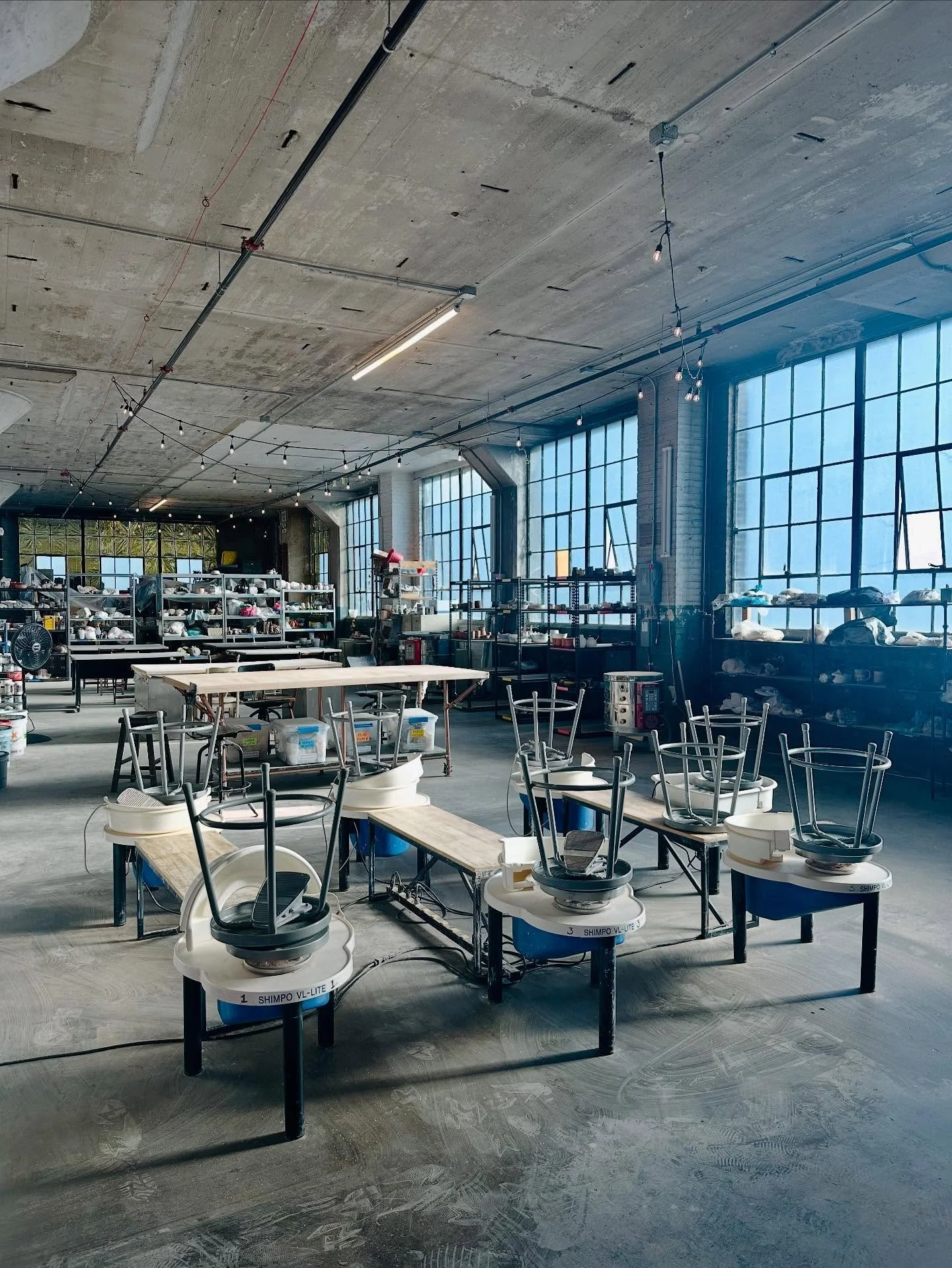 The natural light in here is always stunning 🤩 

Our next round of pottery classes start up very soon. Pop up to the bio to look at our offerings and come get creative with us! 

#pottery #potterystudio #naturallight #lakeview #potteryclass #ceramic