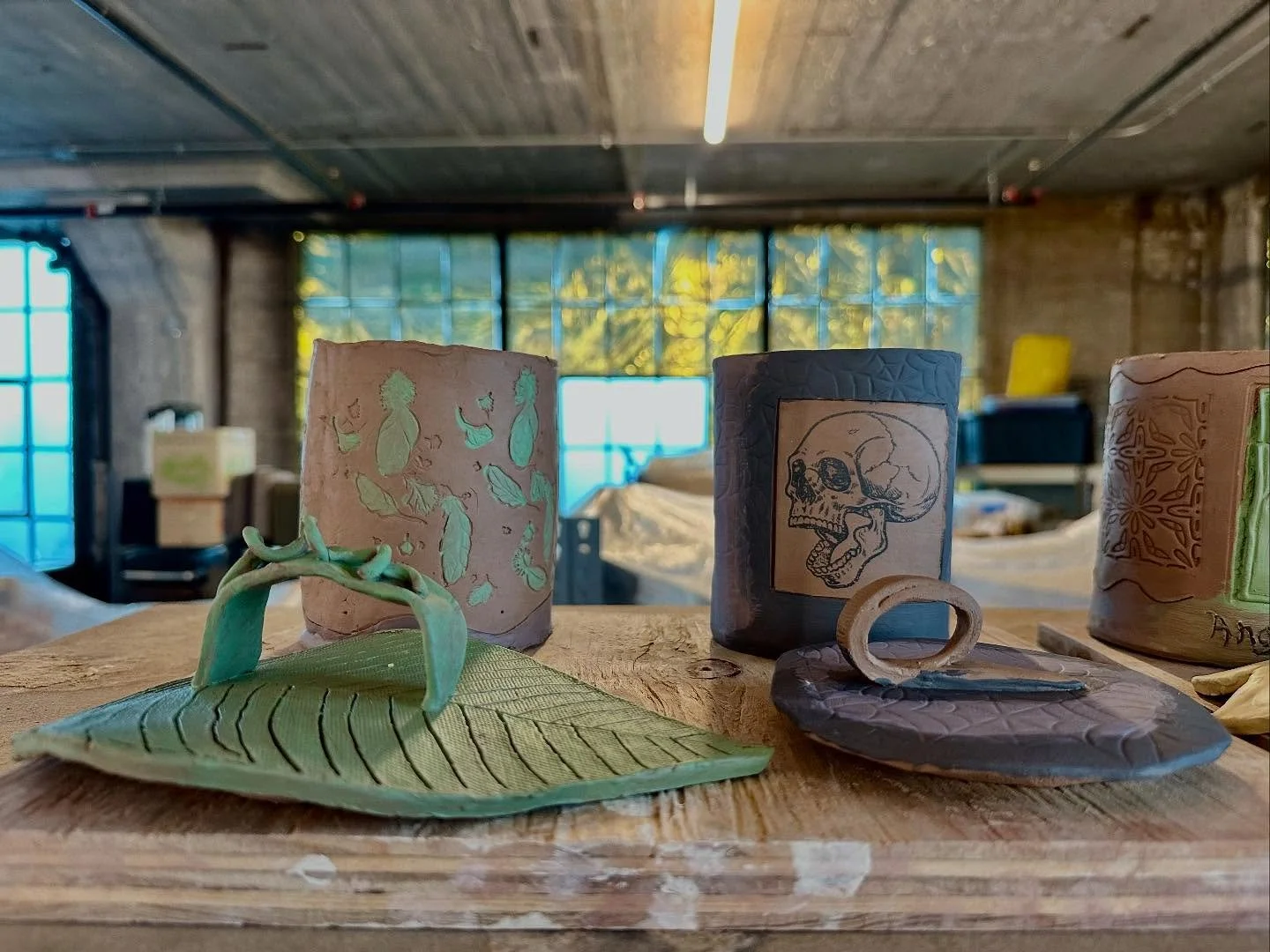 INCREDIBLE work from our private group who had a team building event with us today 😍 We had so much fun making and decorating these lidded pots. Thank you Gargi @gargimonster for bringing the @progressive team to spend an afternoon with us. 

If you