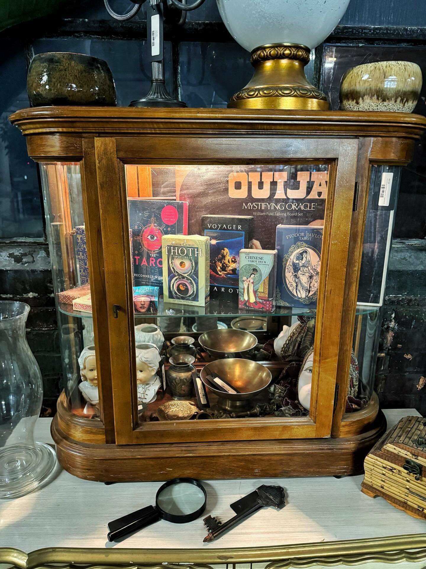 The card we pulled from our deck told us we'd see you in our future. Be here for our holiday hours now to Xmas: 
Fridays 11-6
Saturdays 11-6
Sundays 11-3
#cleveland #artincleveland #whouseshashtagsanymore