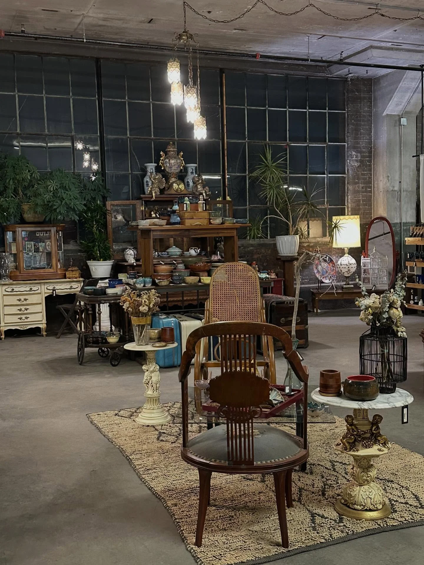 The shop is OPEN all weekend 🎉 Stop in Friday &amp; Saturday from 11:00 - 6:00 or Sunday 11:00 - 3:00 to shop our magical little Antique, Vintage, &amp; Apothecary shop and see our incredible studio! You&rsquo;ll find vintage treasures, get to learn