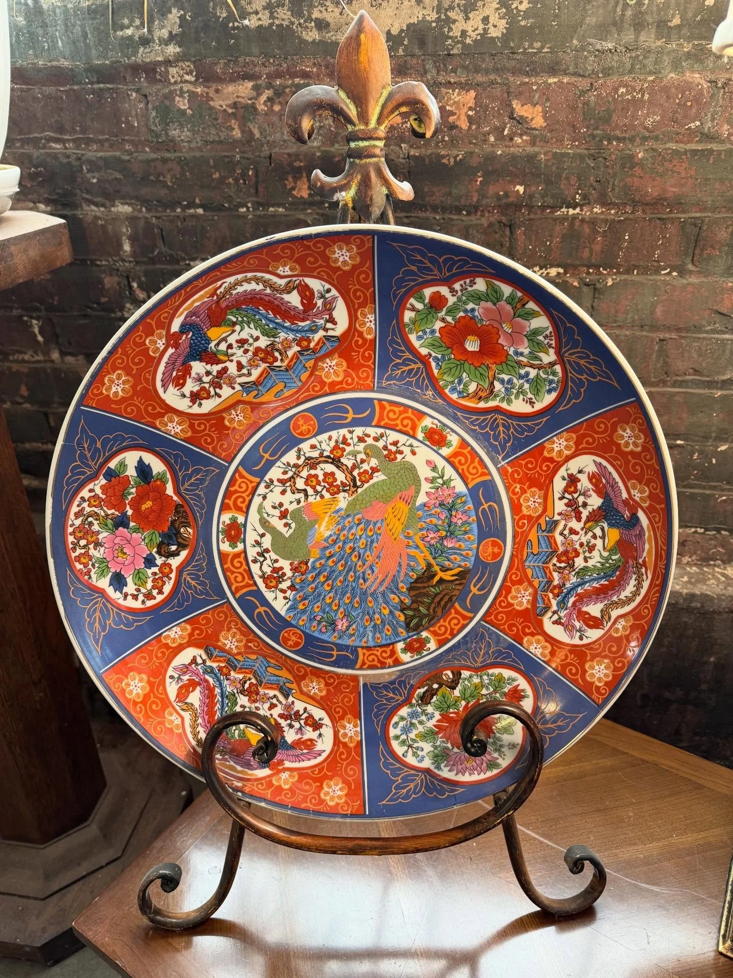 Hey y'all! We're open!!! Come say "well hi" in your best house cat voice. We'll be here until 3pm today (Sunday, November 30th), and then we'll be back next weekend (Fri-Sun, December 5-7). This will be our open house weekend! Come see our 