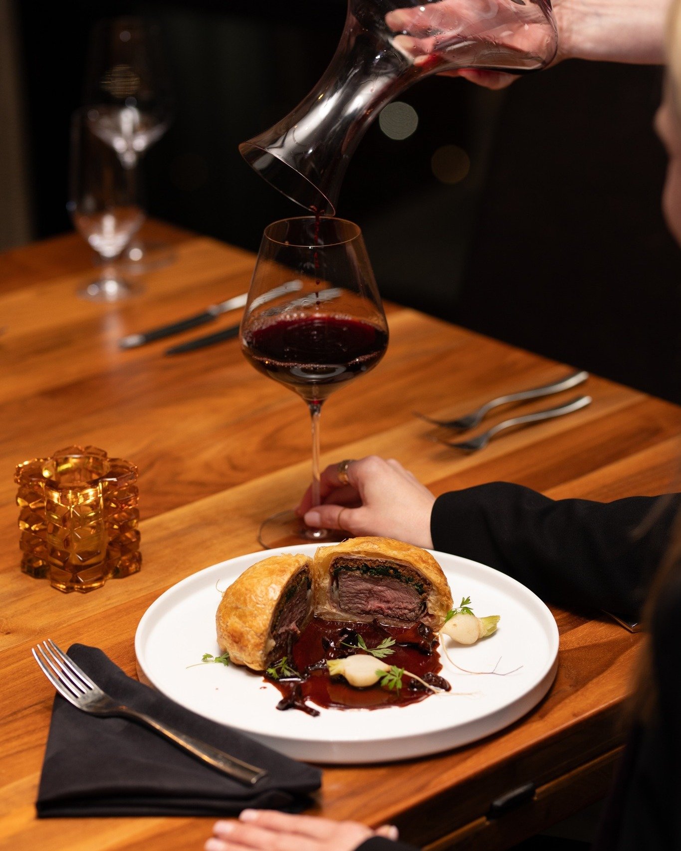 Join us on November 21st for our highly anticipated second annual SĒR Wild Game Dinner! Indulge in an exclusive, expertly curated 5-course menu and Krupp Brothers wine pairings with a guided experience by Chef Aubrey and our Certified Sommelier.

Sne