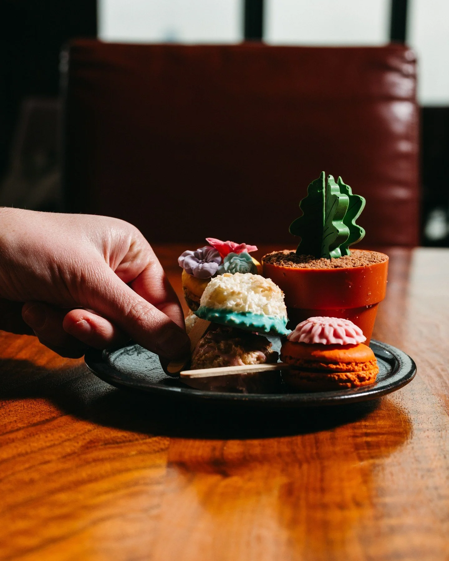 Celebrate Easter at SĒR🐣

Hop into Easter Sunday with sky-high style on the 27th floor of the iconic Hilton Anatole. Enjoy a lavish, chef-curated brunch filled with festive favorites and springtime flair.

Indulge in:
✨ Egg action station made to or